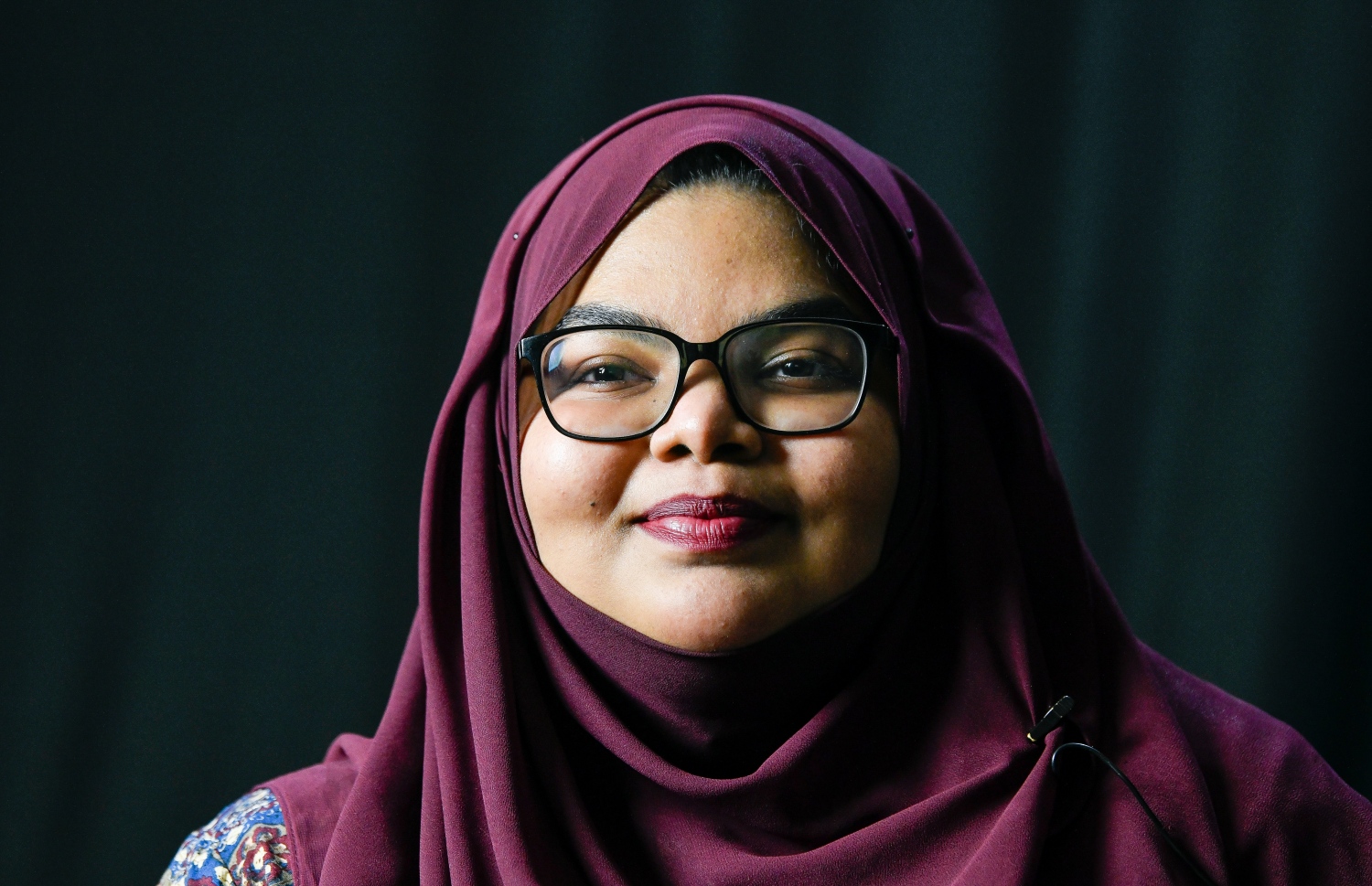 ފައިހާ، ކެންސަރުގައި އޭނާ ކުރި ތަޖުރިބާ އަދި ދަރިމައިވުމުގެ މައްސަލަތަކާއެކު އޭނާގެ ވާހަކަތައް "މިހާރު"އާ ހިއްސާކުރަނީ.-- ފޮޓޯ: ފަޔާޒު މޫސާ/ މިހާރު