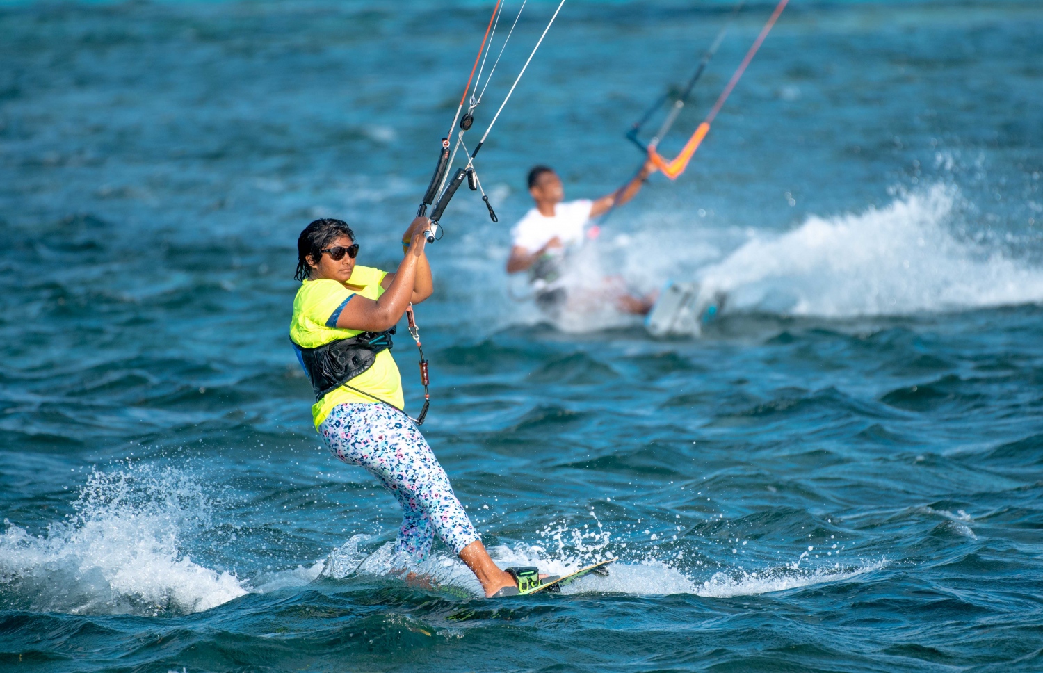 މާފުށި- ފެބްރުއަރީ 9، 2022:މަފުށީގައި ކުރިއަށްދާ ރާޅުގުޑި ކައިޓް ބޯޑިން މުބާރާތުގެ ތެރެއިން އަންހެން ބައިވެރިއެއް ކައިޓް ބޯޑް ދުއްވަނީ-- ފޮޓޯ: އަހުމަދު އަވްޝަން/މިހާރު