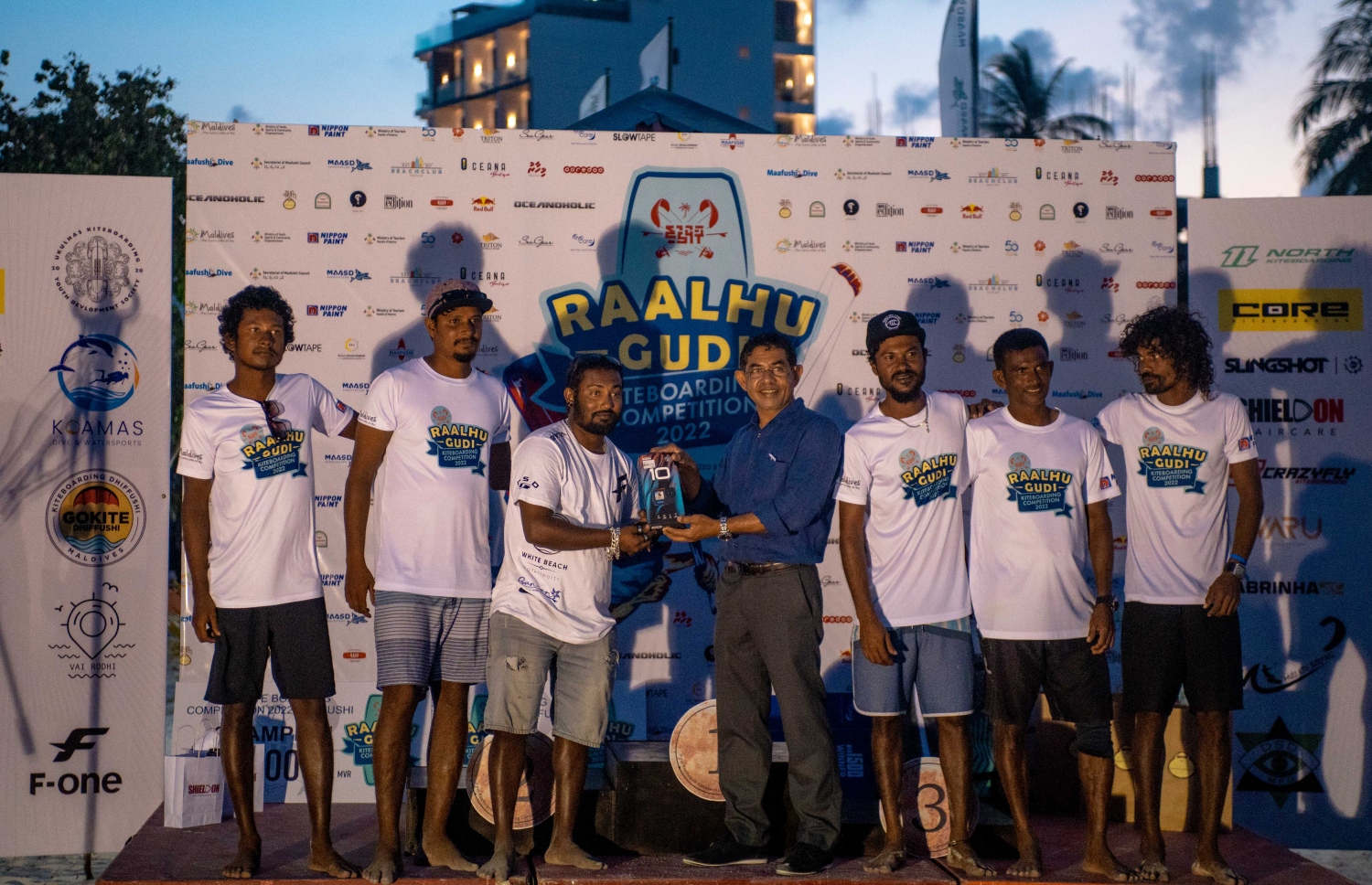 މާފުށި- ފެބްރުއަރީ 9، 2022:މަފުށީގައި ކުރިއަށްދާ ރާޅުގުޑި ކައިޓް ބޯޑިން މުބާރާތުގެ ތެރެއިން -- ފޮޓޯ: އަހުމަދު އަވްޝަން/މިހާރު