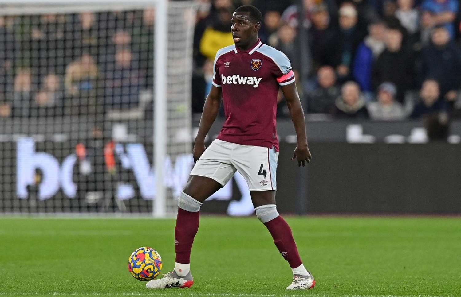 ޒޫމާ ފްރިމިއާ ލީގް ގައި އެންމެ ފަހުން ވެސްޓް ހޭމް ކުޅުން މެޗުގައި.-- ފޮޓޯ: އޭއެފްޕީ