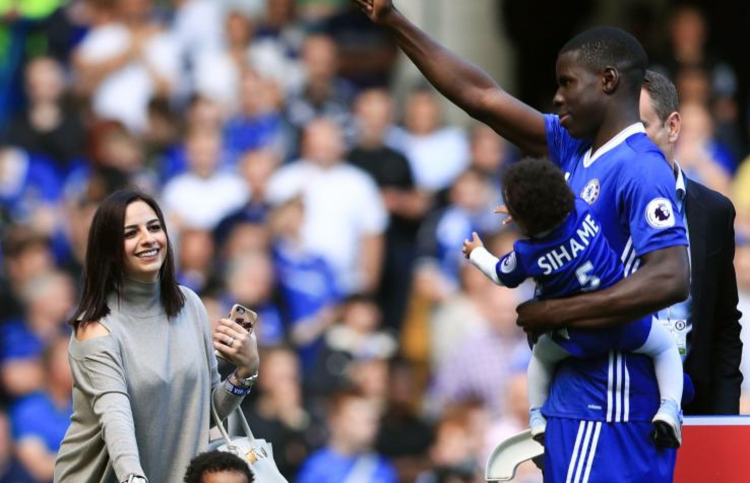 ޒޫމާ އާއި އޭނާގެ އަންހެނުން ސެންޑްރާ.