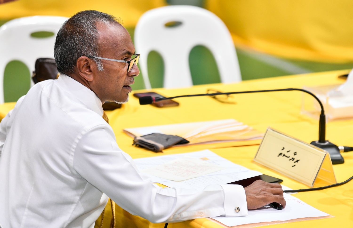 އެމްޑީޕީގެ ގައުމީ މަޖިލީހުގެ ހަތަރު ވަނަ ދައުރުގެ ދެ ވަނަ ޖަލްސާގެ ރިޔާސަތު މިހާރުގެ ޗެއާޕާސަން ހަސަން ލަތީފް ބަލަހައްޓަނީ: އޭނާގެ ފަސް އަހަރުގެ ދައުރު އަންނަ ހޮނިހިރު ދުވަހަށް ހަމަވާނެ.--- ފޮޓޯ: ފަޔާޒު މޫސާ / މިހާރު