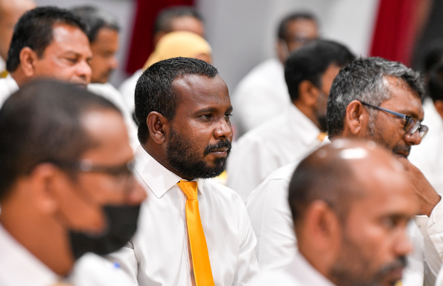 މިދިޔަ ހޮނިހިރު ދުވަހު ބޭއްވި ރައްޔިތުންގެ މަޖިލީހުގެ ށ. ކޮމަންޑޫ ދާއިރާގެ ބައި އިލެކްޝަން ކާމިޔާބު ކުރެއްވި މުހައްމަދު ރާޝިދު، އެމްޑީޕީގެ ގައުމީ މަޖިލީހުގެ ބައްދަލުވުމުގައި ބައިވެރިވެވަޑައިގަންނަވަނީ.---ފޮޓޯ: ފަޔާޒު މޫސާ/ މިހާރު