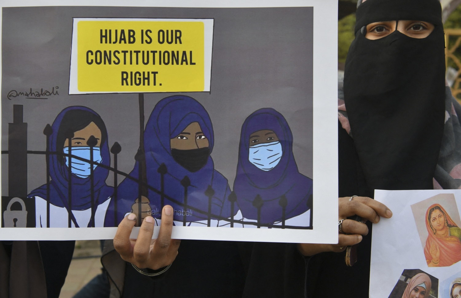 ބުރުގާ އެޅުން މަނާކުރުމާ ދެކޮޅު ހެދުމުގެ ގޮތުން ބެންގަލޫރުގެ މުސްލިމް އަންހެނުންތަކެއް އިހްތިޖާޖް ކުރަނީ. --ފޮޓޯ:އޭއެފްޕީ