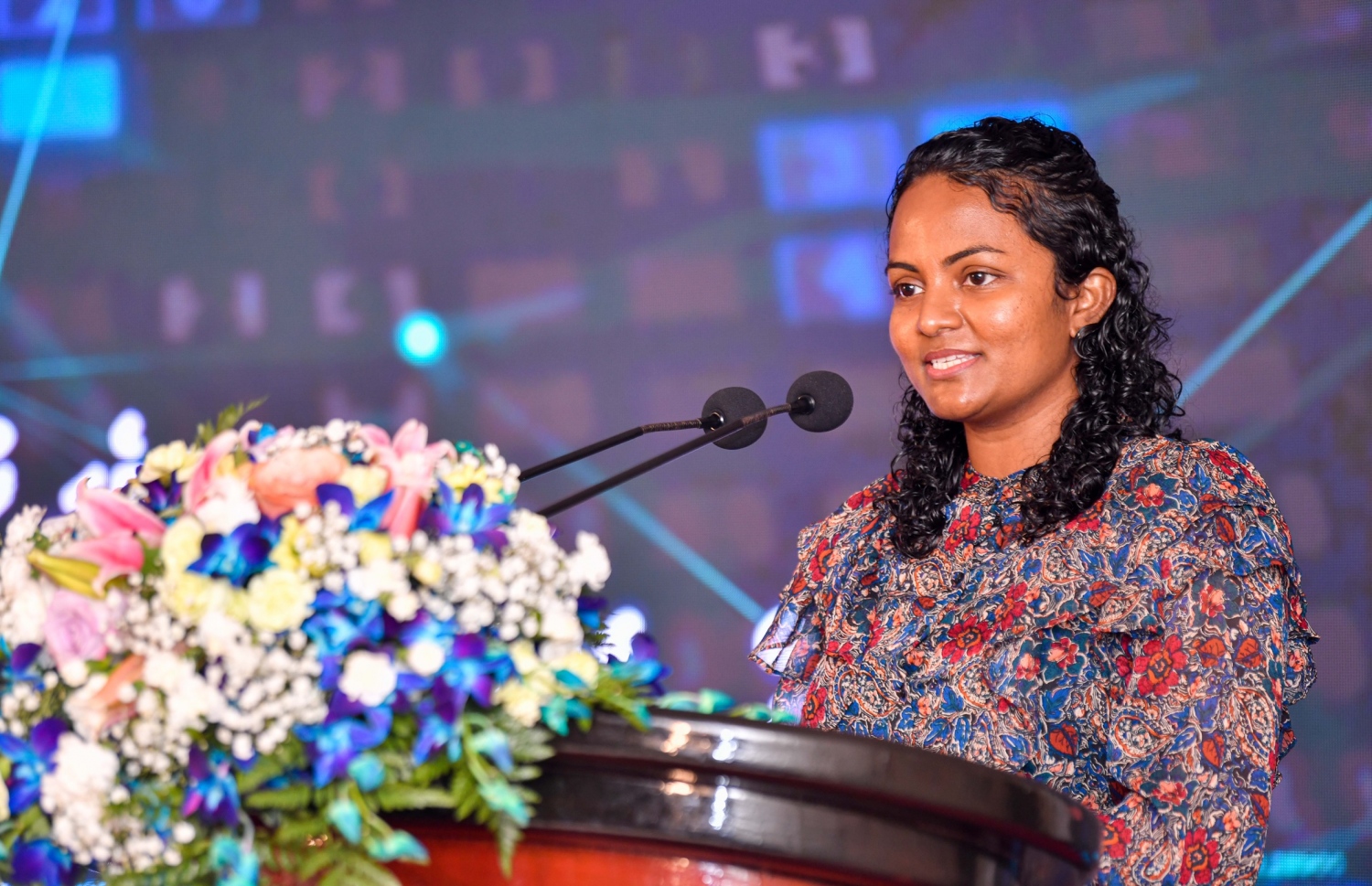 ފުލުހުން ބޭނުންކުރަން ގެނައި ބޮޑީ ވޯން ކެމެރާ ލޯންޗުކުރަން ބޭއްވި ރަސްމިއްޔާތުގައި ޓެކްނޮލޮޖީގެ މިނިސްޓަރު އައިމިނަތު ޝައުނާ ވާހަކަދައްކަވަނީ.-- ފޮޓޯ: ނިޝާން އަލީ / މިހާރު