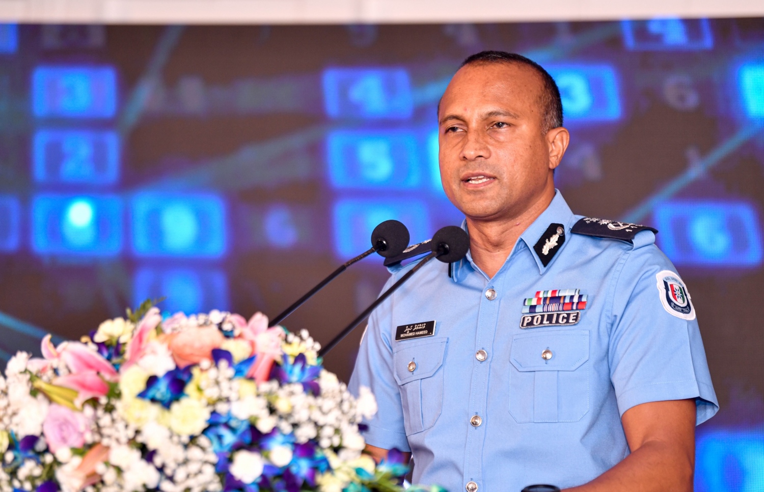 ފުލުހުން ބޭނުންކުރަން ގެނައި ބޮޑީ ވޯން ކެމެރާ ލޯންޗުކުރަން ބޭއްވި ރަސްމިއްޔާތުގައި ޕޮލިސް ކޮމިޝަނަރު މުހައްމަދު ހަމީދު ވާހަކަދައްކަވަނީ.-- ފޮޓޯ: ނިޝާން އަލީ / މިހާރު