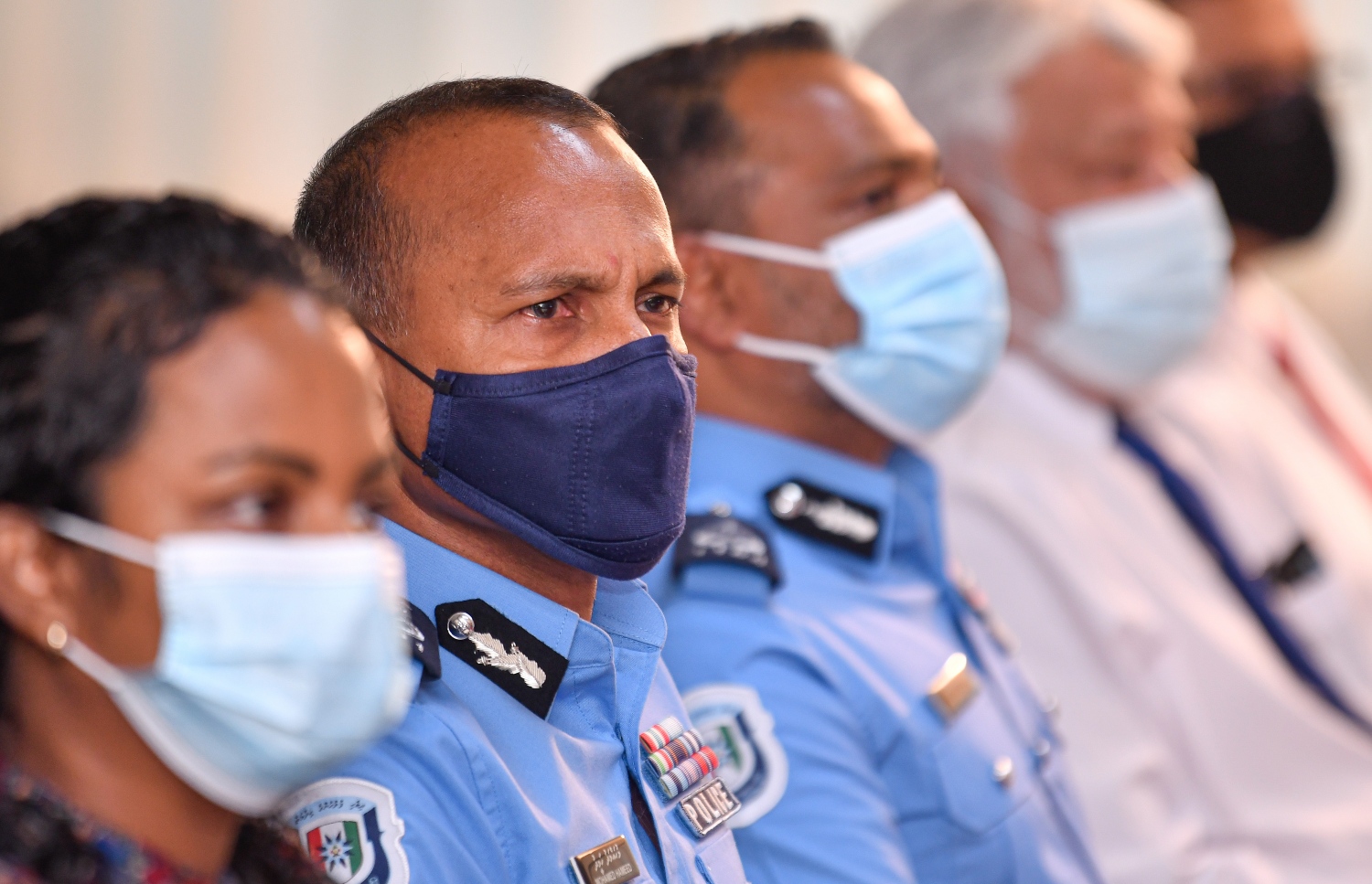 މާލެ- ފެބުރުއަރީ 13، 2021: ފްރޮންޓްލައިންގައި ހަރަކާތްތެރިވާ ފުލުހުންނަށް ގެނައި 200 ބޮޑީ ވޯން ކެމެރާ ލޯންޗުކުރުން، އިސްކަންދަރު ކޮށީގައި ހެނދުނު ބޭއްވި ރަސްމިއްޔާތުގައި ޕޮލިސް ކޮމިޝަނަރު މުހައްމަދު ހަމީދު ބަައިވެރިވެވަޑައިގަނަންވަނީ--. ފޮޓޯ: ނިޝާން އަލީ/މިހާރު