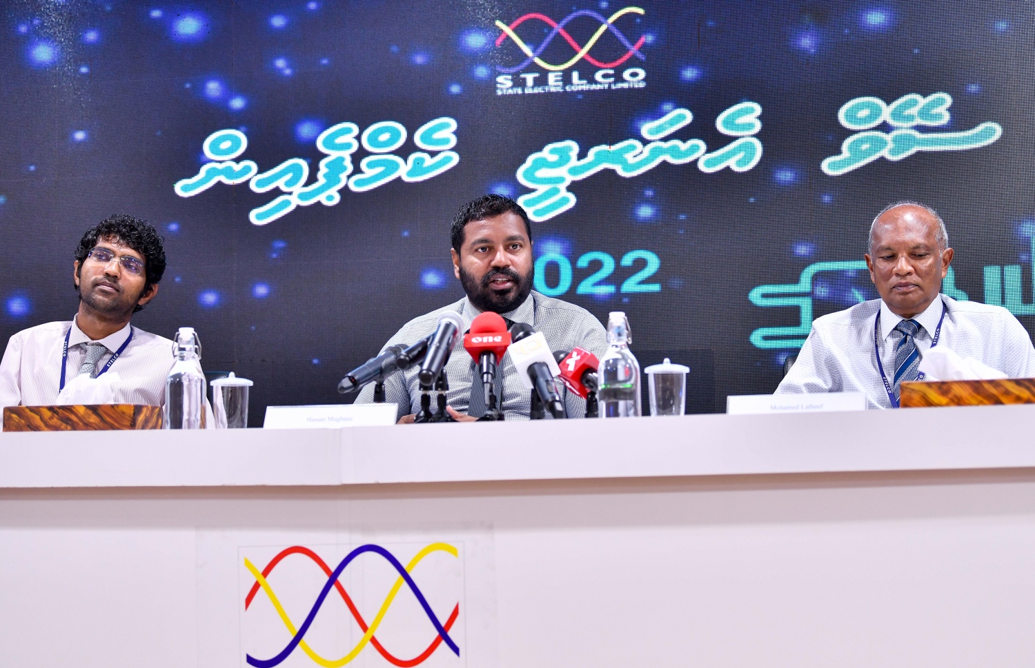 ސޭވް އެނާޖީ ކެމްޕޭނާ ގުޅޭގޮތުން ސްޓެލްކޯގެ މެނޭޖިން ޑިރެކްޓަރު މުޣުނީ ވާހަކަދައްކަވަނީ-- ފޮޓޯ: ފަޔާޒު މޫސާ/މިހާރު