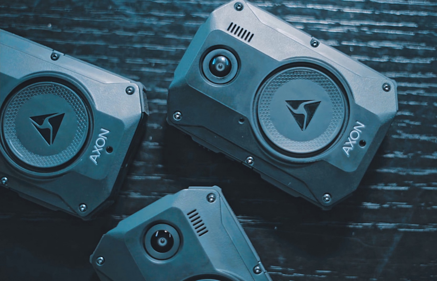 ފުލުހުން ބޭނުންކުރަން ގެނައި "އެކްސްއޮން ބޮޑީ ތުރީ" ބޮޑީ ވޯން ކެމެރާ --. ފޮޓޯ: ޕޮލިސް