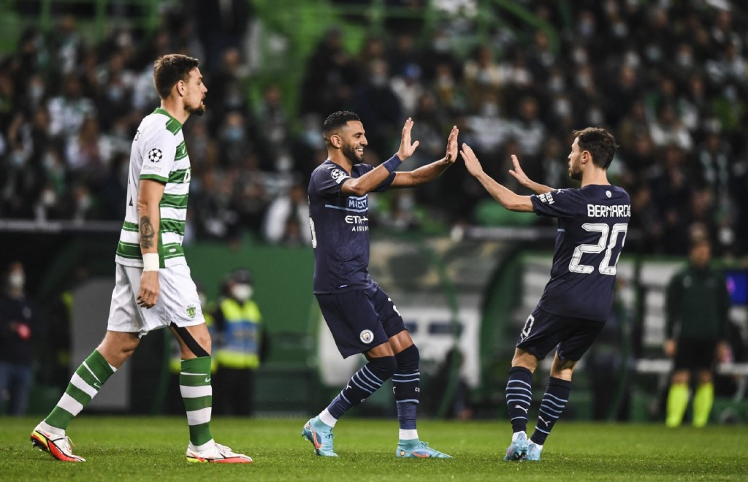 މެންޗެސްޓާ ސިޓީއިން ލަނޑެއް ޖެހުމަށް ފަހު އުފާފާޅުކުރަނީ.-- ފޮޓޯ: އޭއެފްޕީ