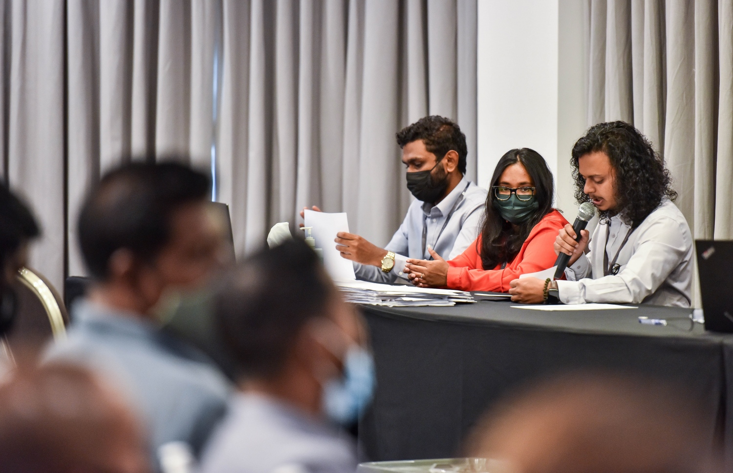 ހުޅުމާލޭގެ ދެވަނަ ފިޔަވަހިން ބިން ވިއްކުމަށް ހުށަހެޅި ބީލަން ހުޅުމަށް ބޭއްވި ހަފްލާގެ ތެރެއިން--ފޮޓޯ:ފަޔާޒް މޫސާ/މިހާރު