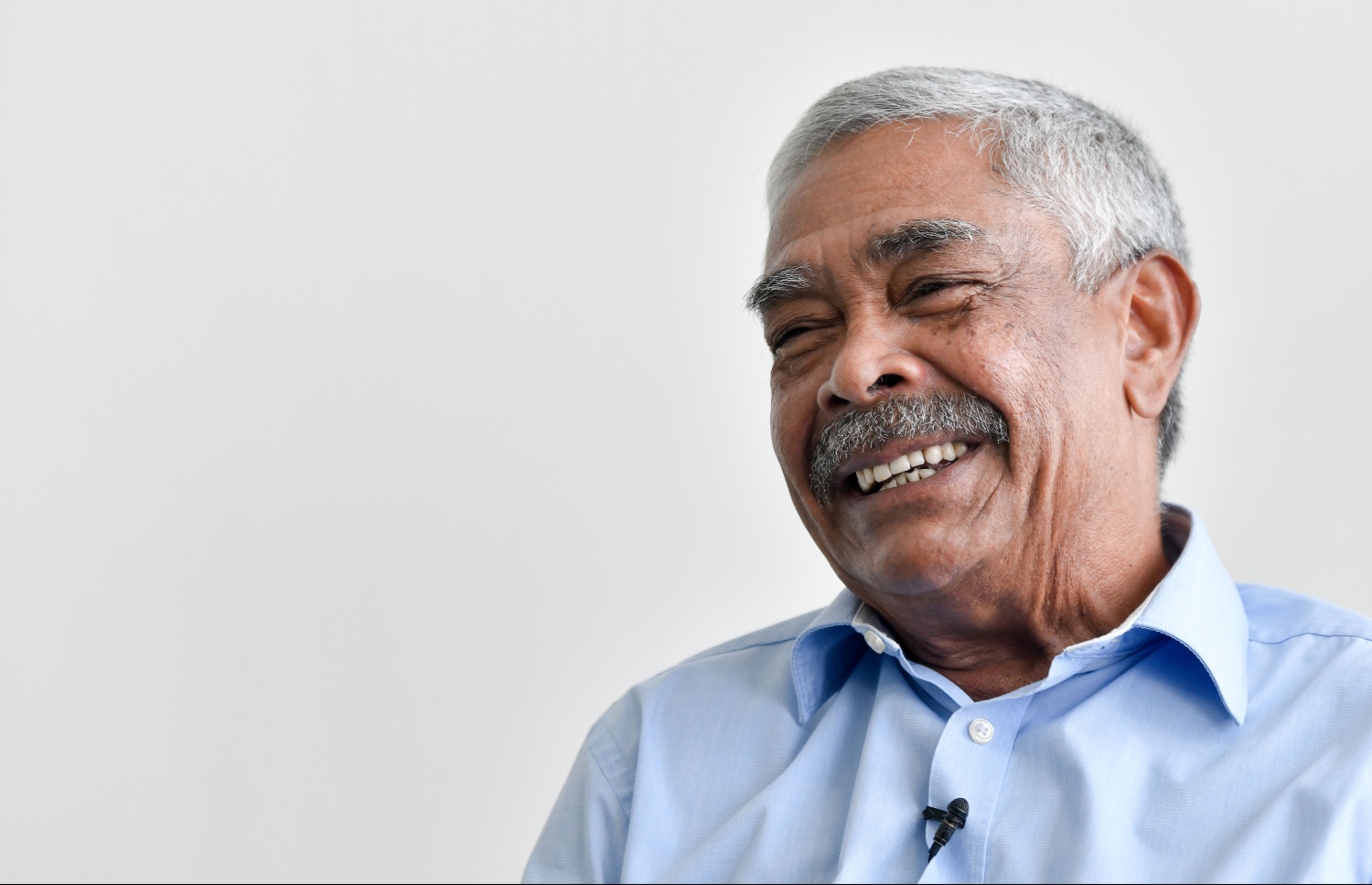 ޗަމްޕާ އަފީފް މިދިޔަ ބުދަ ދުވަހު "މިހާރު" ގެ ނޫސްވެރިންނާ ވާހަކަ ދައްކަވަނީ: ޓޫރިޒަމް ވިޔަފާރީގައި މިދިޔަ 50 އަހަރު އެންމެ ބޮޑު ގެއްލުމެއް ވީ ކޮވިޑާ ގުޅިގެން ކަމަށް ވިދާޅުވި.---ފޮޓޯ: ނިޝާން އަލީ/ މިހާރު