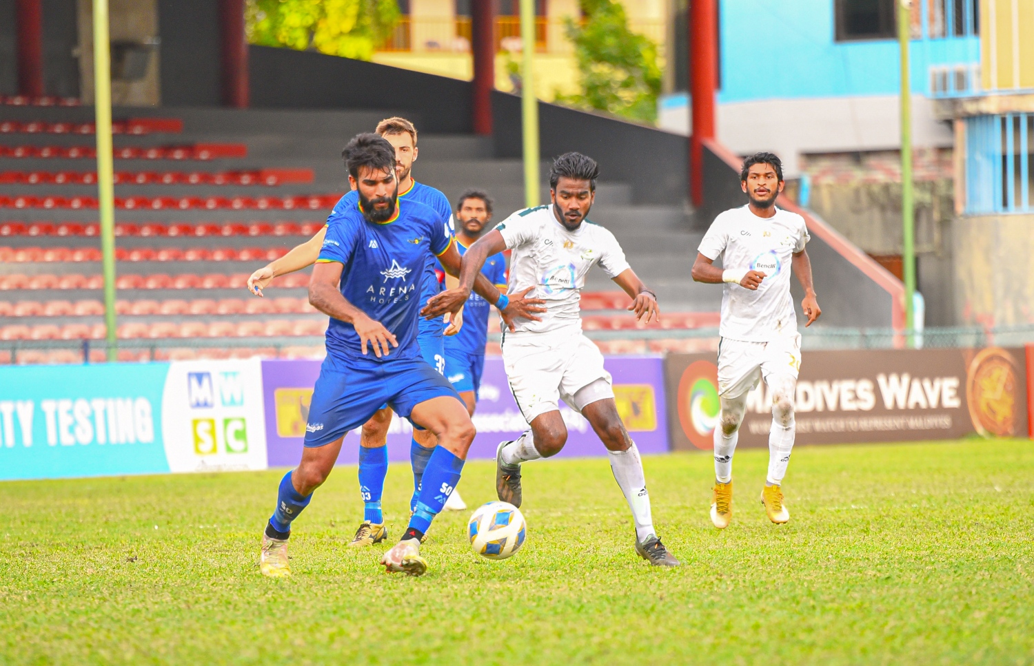 ގްރީން އާއި ގްރާންޑޭ މިއަދު ބައްދަލުކުރި މެޗުގެ ތެރެއިން.-- ފޮޓޯ: ނިޝާން އަލީ/ މިހާރު