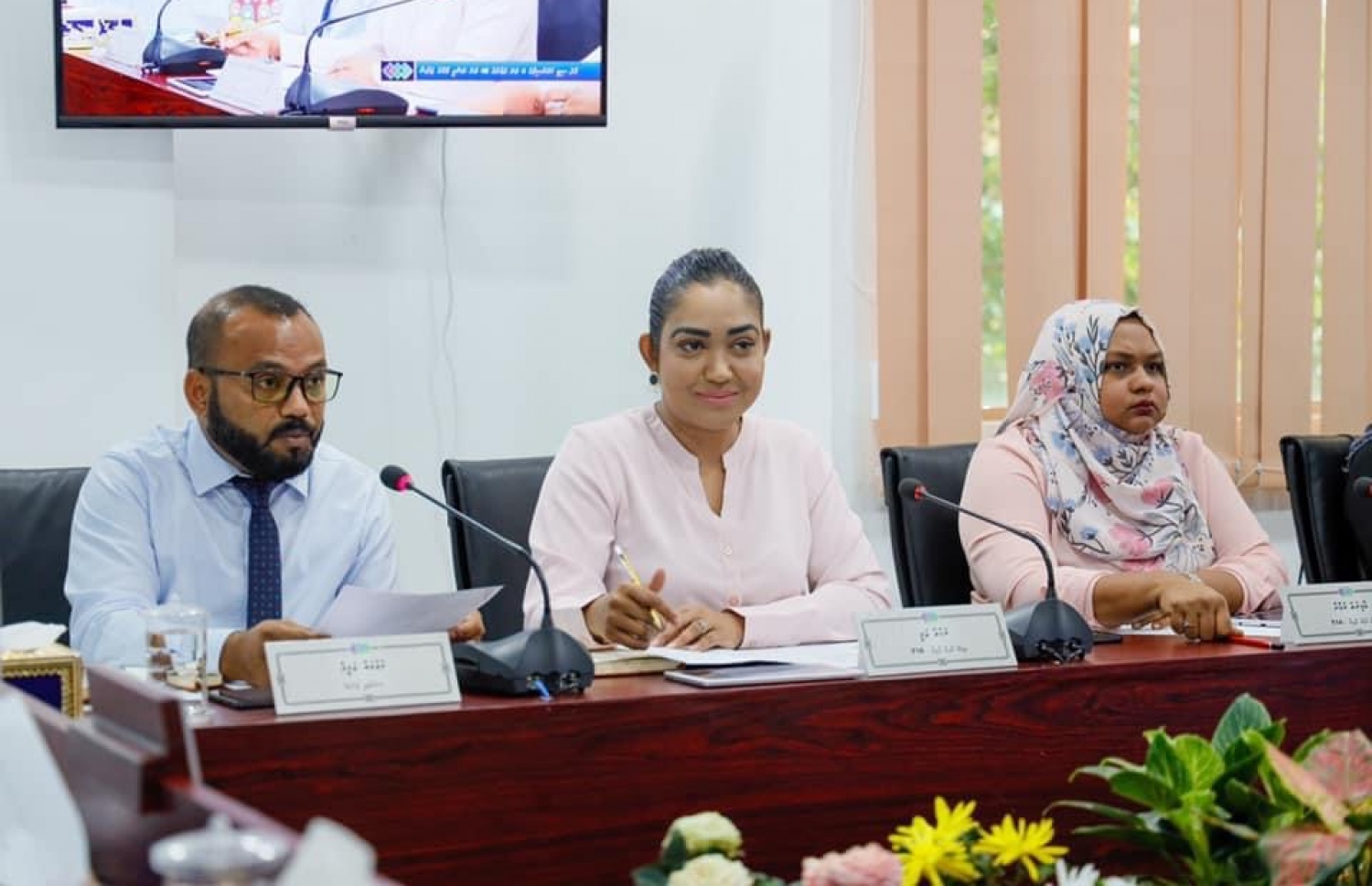 މާލޭ ސިޓީ ކައުންސިލުން އިއްޔެ ބޭއްވި އާންމުން ޖަލްސާގައި ވިލިމާލެ ދާއިރާގެ ކައުންސިލް މެމްބަރު ނަހުލާ އަލީ (މ): ވިލިމާލެ ސިނައީ ސަރަހައްދުން ބިން ކުއްޔަށް ދޫކުރަން ހުށަހެޅުއްވީ ނަހުލާ.-- ފޮޓޯ: މާލެ ސިޓީ ކައުންސިލުން