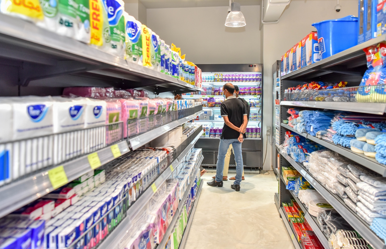 އެވްކޯ ފިހާރައިގެ އެތެރެ: މި ފިހާރައިން އާއްމު ދިރިއުޅުމަށް ބޭނުންވާ ގިނަ ސާމާނު ލިބެން ހުންނާނެ ކަމަށް ބުނޭ-- ފޮޓޯ: ފަޔާޒު މޫސާ/މިހާރު