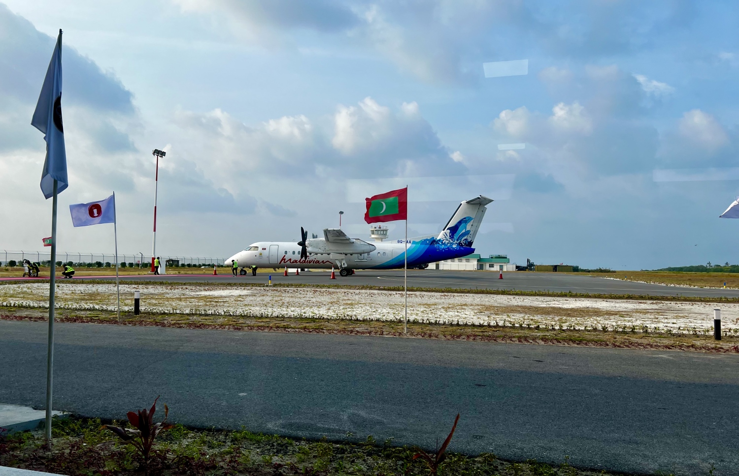 މަޑިވަރު އެއާޕޯޓުގައި މޯލްޑިވިއަންގެ ފްލައިޓެއް ޕާކު ކޮށްފައި-- ފޮޓޯ: މިހާރު