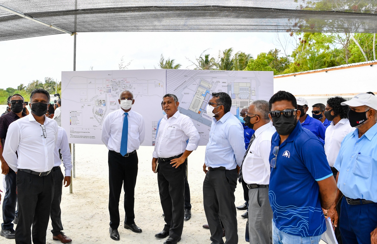 ޅ. ފެލިވަރުގައި ކޯލްޑް ސްޓޯރޭޖް އެޅުމަށް ހިއްކާ ބިމުގެ މަސައްކަތް ރައީސް އިބްރާހިމް މުހައްމަދު ސޯލިހް ބައްލަވާލައްވަނީ--ފޮޓޯ: ރައީސް އޮފީސް