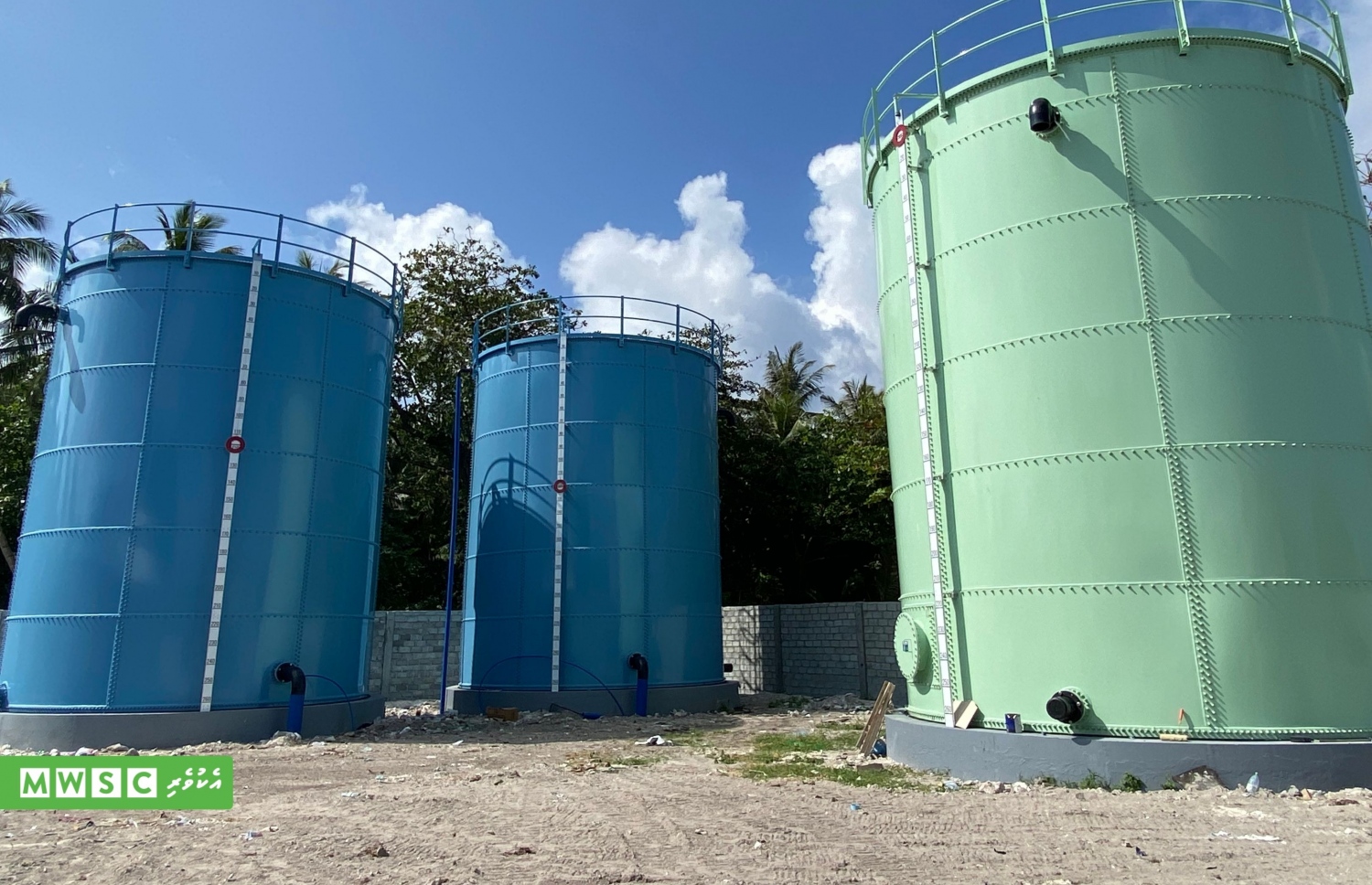 އެމްޑަބްލިއުއެސްސީ އިން ނ. މާޅެންދޫގައި ގާއިމް ކުރާ ފެނުގެ ނިޒާމުގެ މަސައްކަތަށް ފެން ރައްކާކުރުމަށްޓަކައި ބަހައްޓާ 3 ތާންގީގެ މަސައްކަތް ނިމިފައި.-- ފޮޓޯ: އެމްޑަބްލިއުއެސްސީ