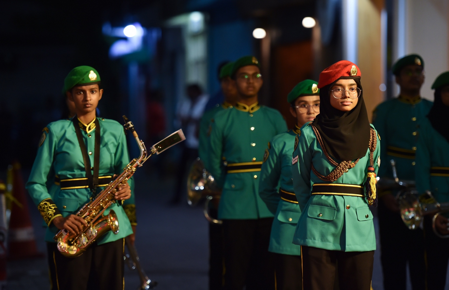 އަހުމަދިއްޔާ ސްކޫލަށް 40 އަހަރު ފުރުމުގެ މުނާސަބަތުގައި ބޭއްވި ކުލަގަދަ ރަސްމިއްޔާތު ފެށުމަށް ބޭއްވި ދަރިވަރުންގެ ޕެރޭޑް.-- ފޮޓޯ: ރައީސް އޮފީސް