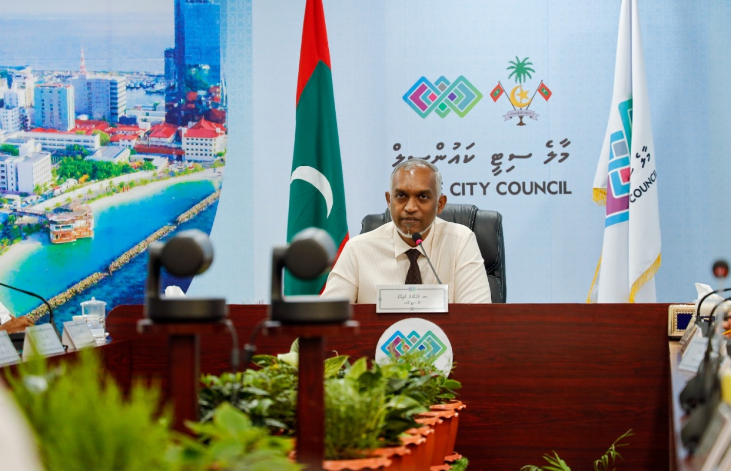 މާލެ ސިޓީ ކައުންސިލުން މިއަދު ބޭއްވި ބައްދަލުވުމުގައި މޭޔަރު ޑރ. މުއިއްޒު ވާހަކަދައްކަވަނީ..-- ފޮޓޯ: ސިޓީ ކައުންސިލް