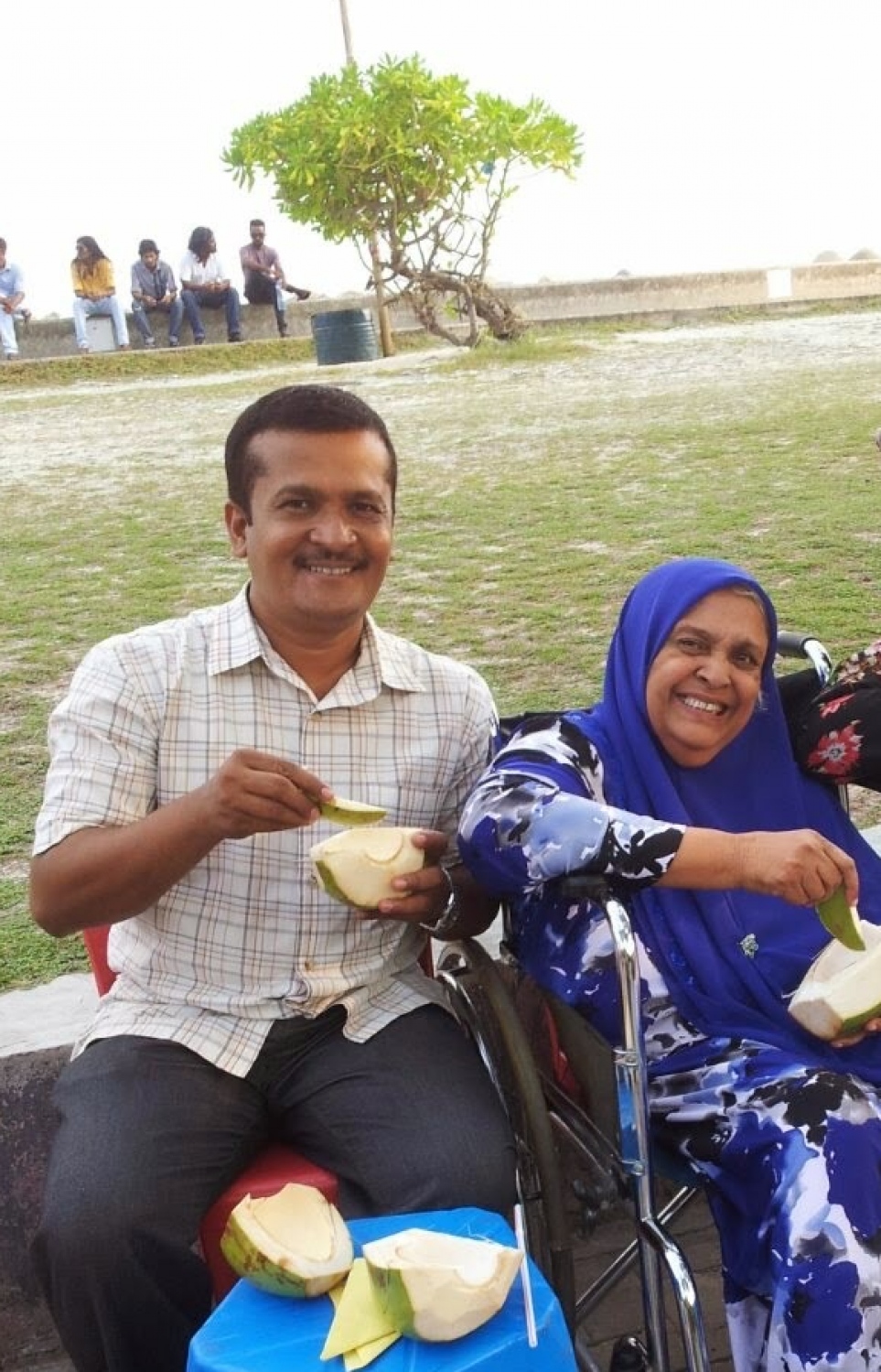 މަރީނާ އޭނާގެ ކުއްޖަކާ އެކު: ހުރިހާ ކުދިން ވެސް އޭނާ އަށް ވަރަށް އޯގާތެރި.