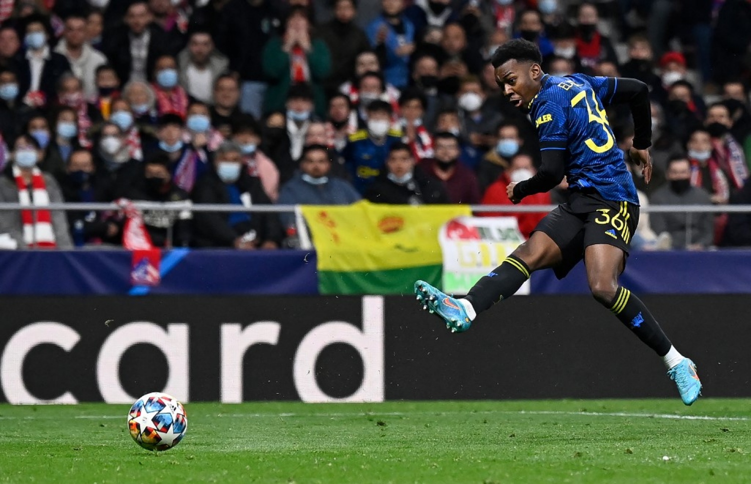 އެލެންގާ ޔުނައިޓެޑަށް އެއްވަރު ކޮށްދިން ލަނޑު ޖަހަނީ.-- ފޮޓޯ: އޭއެފްޕީ