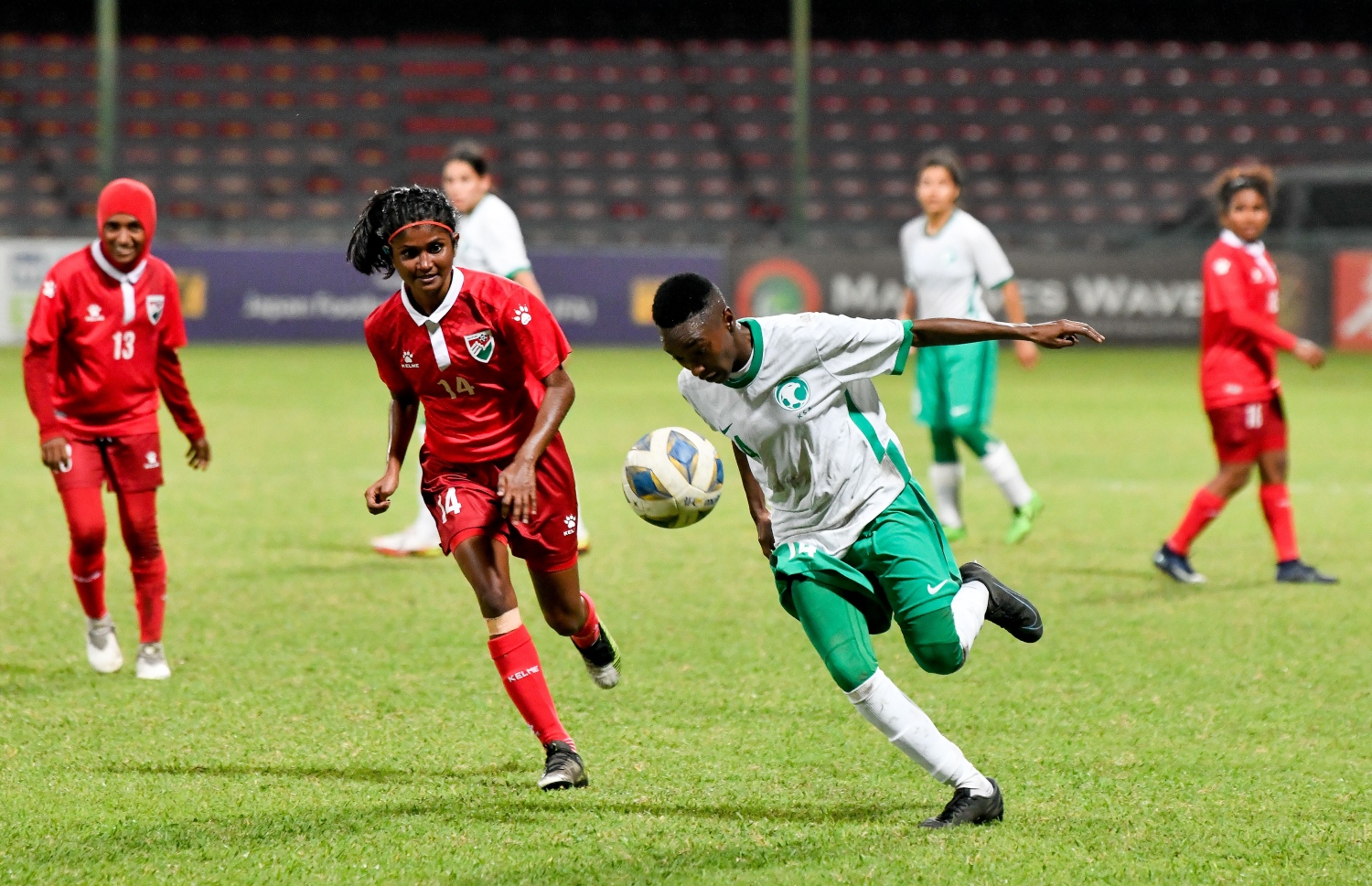 ރާއްޖެ އާއި ސައުދީ ކުޅުނު މެޗުގެ ތެރެއިން: ސައުދީން މެޗް ކާމިޔާބު ކުރީ 2-0 އިން --- ފޮޓޯ: ފަޔާޒު މޫސާ | މިހާރު