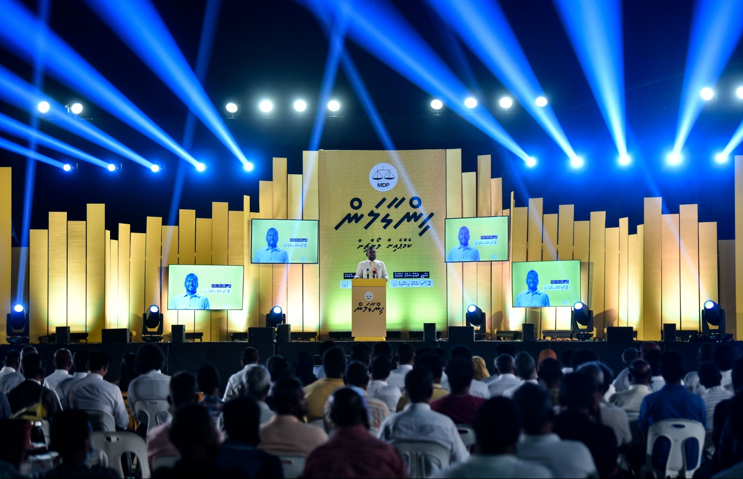 އަންނަ އޭޕްރީލް 16 ގައި ބާއްވާ އެމްޑީޕީގެ ޗެއާޕާސަންގެ މަގާމަށް ވާދަކުރައްވާ ފައްޔާޒުގެ ކެމްޕެއިން ރަސްމީކޮށް ފެށުމަށް ށ. މިލަންދޫގައި ބޭއްވި ޖަލްސާގެ ތެރެއިން--. ފޮޓޯ: ނިޝާން އަލީ/ މިހާރު