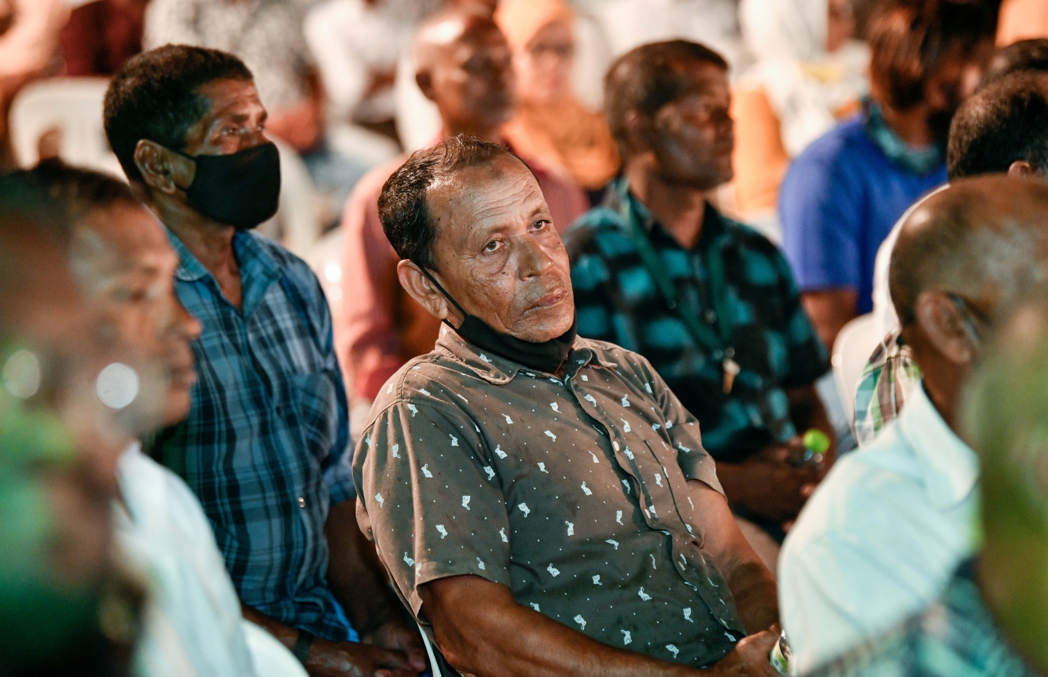 ފައްޔާޒުގެ ކެމްޕެއިން ރަސްމީކޮށް ފެށުމަށް މިލަންދޫގައި މިރޭ އޮތް ޖަލްސާގައި ބައިވެރިވި އެޕާޓީގެ ބައެއް ސަޕޯޓަރުން.---ފޮޓޯ: ނިޝާން އަލީ/ މިހާރު