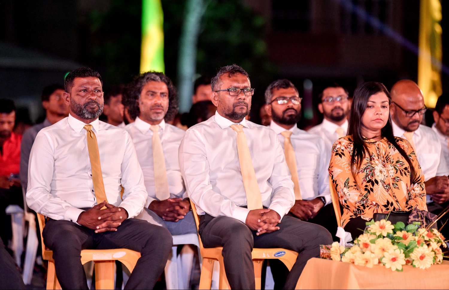 އަންނަ އޭޕްރީލް 16 ގައި ބާއްވާ އެމްޑީޕީގެ ޗެއާޕާސަންގެ މަގާމަށް ވާދަކުރައްވާ ފައްޔާޒުގެ ކެމްޕެއިން ރަސްމީކޮށް ފެށުމަށް ށ. މިލަންދޫގައި ބޭއްވި ޖަލްސާގައި އޭނާއެކު މަޖިލިސް މެމްބަރު އަދި އެޕާޓީގެ އަންހެނުންގެ ރޫހުގެ ރައީސްގެ މަގާމަށްވެސް ވާދަކުރައްވާ ރޮޒެއިނާ އާދަމް އާއި މިލަންދޫ ދާއިރާގެ މަޖިލިސް މެމްބަރު އަލީ ރިޒާ ބައިވެރިވަނީ--. ފޮޓޯ: ނިޝާން އަލީ/ މިހާރު