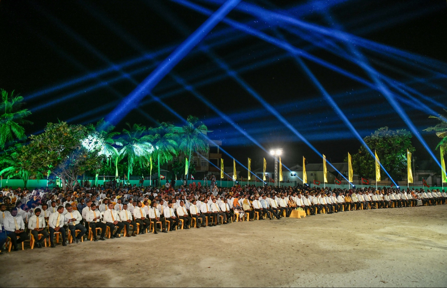 އަންނަ އޭޕްރީލް 16 ގައި ބާއްވާ އެމްޑީޕީގެ ޗެއާޕާސަންގެ މަގާމަށް ވާދަކުރައްވާ ފައްޔާޒުގެ ކެމްޕެއިން ރަސްމީކޮށް ފެށުމަށް ށ. މިލަންދޫގައި ބޭއްވި ޖަލްސާގެ ތެރެއިން--. ފޮޓޯ: ނިޝާން އަލީ/ މިހާރު