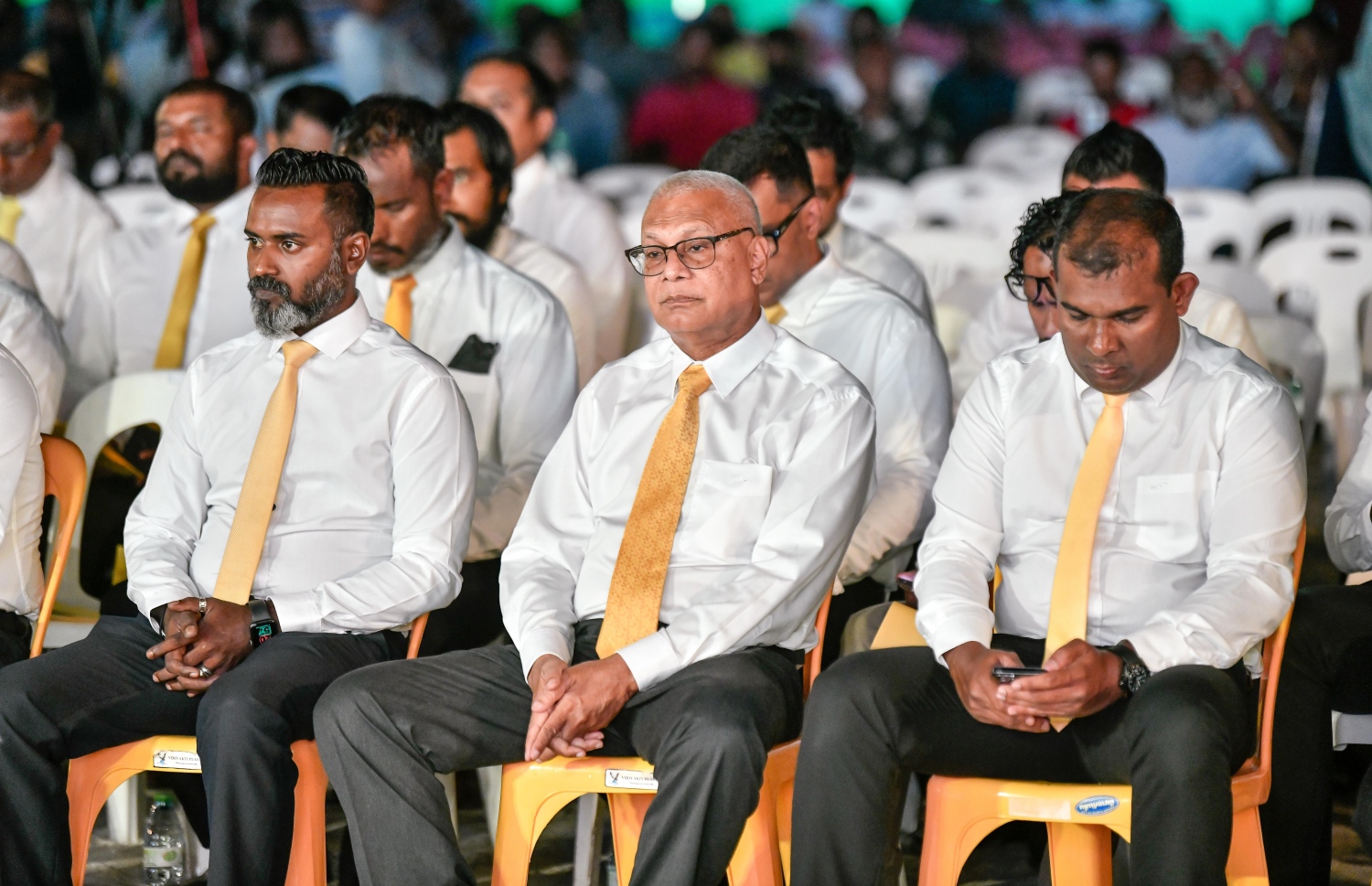 އަންނަ އޭޕްރީލް 16 ގައި ބާއްވާ އެމްޑީޕީގެ ޗެއާޕާސަންގެ މަގާމަށް ވާދަކުރައްވާ ފައްޔާޒުގެ ކެމްޕެއިން ރަސްމީކޮށް ފެށުމަށް ށ. މިލަންދޫގައި ބޭއްވި ޖަލްސާގައި މަޖިލިސް މެމްބަރު މަވޯޓާ ޝަރީފް ގެ އިތުރުން އެމްޑީޕީގެ ބައެއް އެހެން މަޖިލިސް މެމްބަރުން ބައިވެރިވަނީ--. ފޮޓޯ: ނިޝާން އަލީ/ މިހާރު