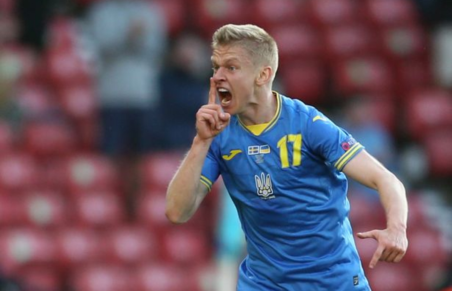 ޒިންޗެންކޯ މިދިޔަ އަހަރުގެ ޔޫރޯ ފުޓުބޯޅަ މުބާރާތުގައި.-- ފޮޓޯ: ރޮއިޓާސް