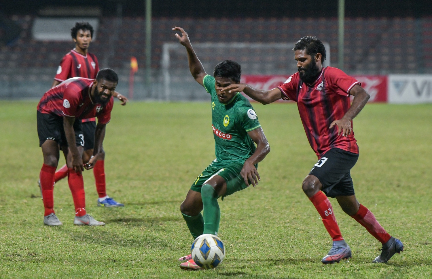 ދިވެހި ޕްރިމިއާ ލީގުގައި މިރޭ މާޒިޔާ އާި ތީސީ ބައްދަލު ކުރި މެޗުގެ ތެރެއިން: މާޒިޔާއިން ވަނީ ޓީސީ ބަލިކޮށް ތާވަލުގެ އެއްވަނަ މަގާމުގައި ތިން ޕޮއިންޓްގެ ލީޑެއް ނަގާފައި --- ފޮޓޯ: ފަޔާޒު މޫސާ | މިހާރު