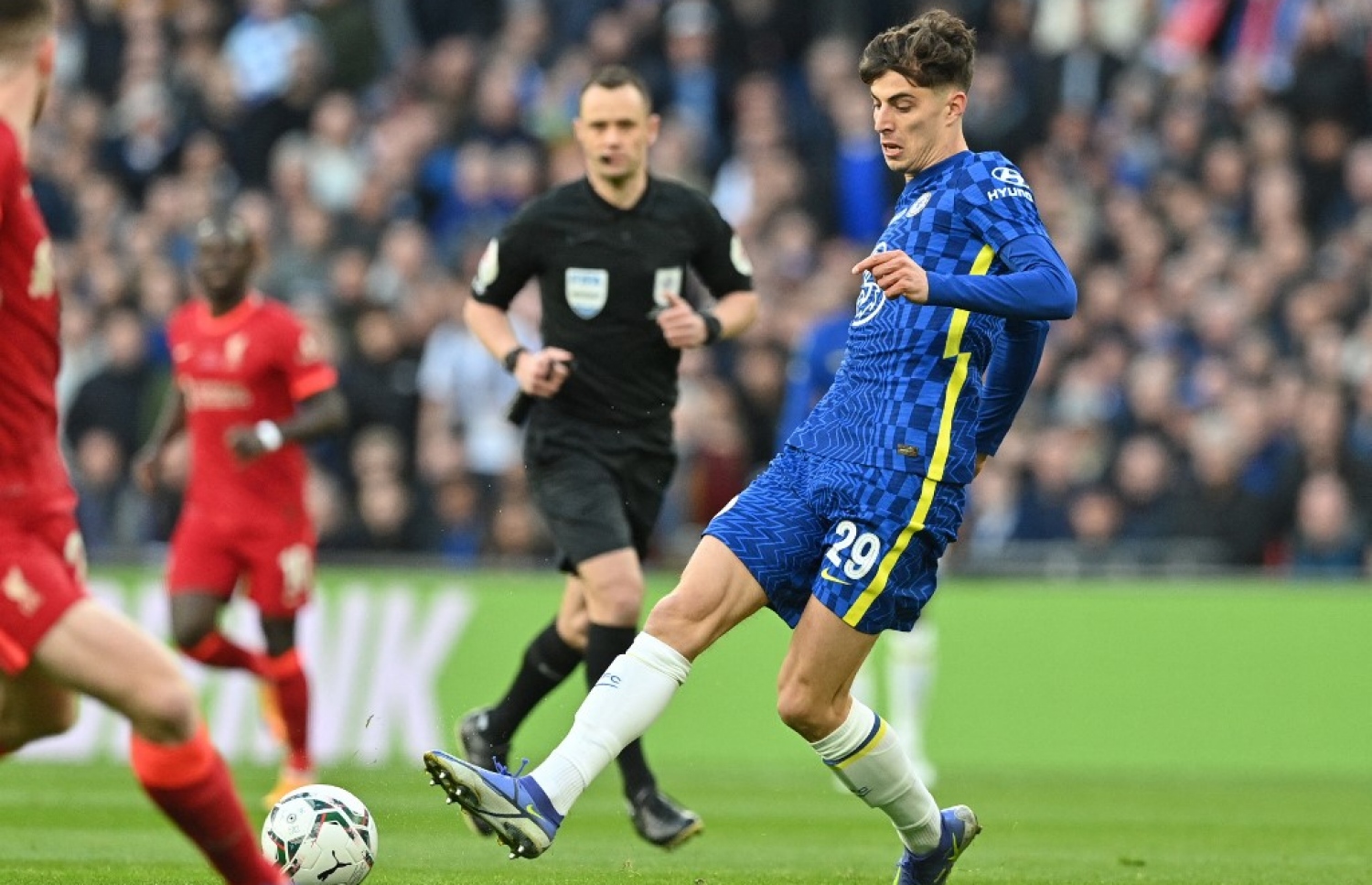 ޗެލްސީގެ ކައި ހަވާޓްޒް: އޭނާ މެޗުގައި ދެ ލަނޑު ޖެހި ނަމަވެސް ދެ ގޯލު ވެސް ބަލައި ނުގަތީ އޮފްސައިޑް ވުމުން.-- ފޮޓޯ: އޭއެފްޕީ