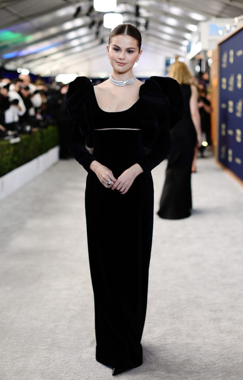 ސެލީނާ ގޮމޭޒް ސެގް އެވޯޑްސްގެ ރެޑްކާޕެޓުގައި --- ފޮޓޯ : އިންސައިޑާ