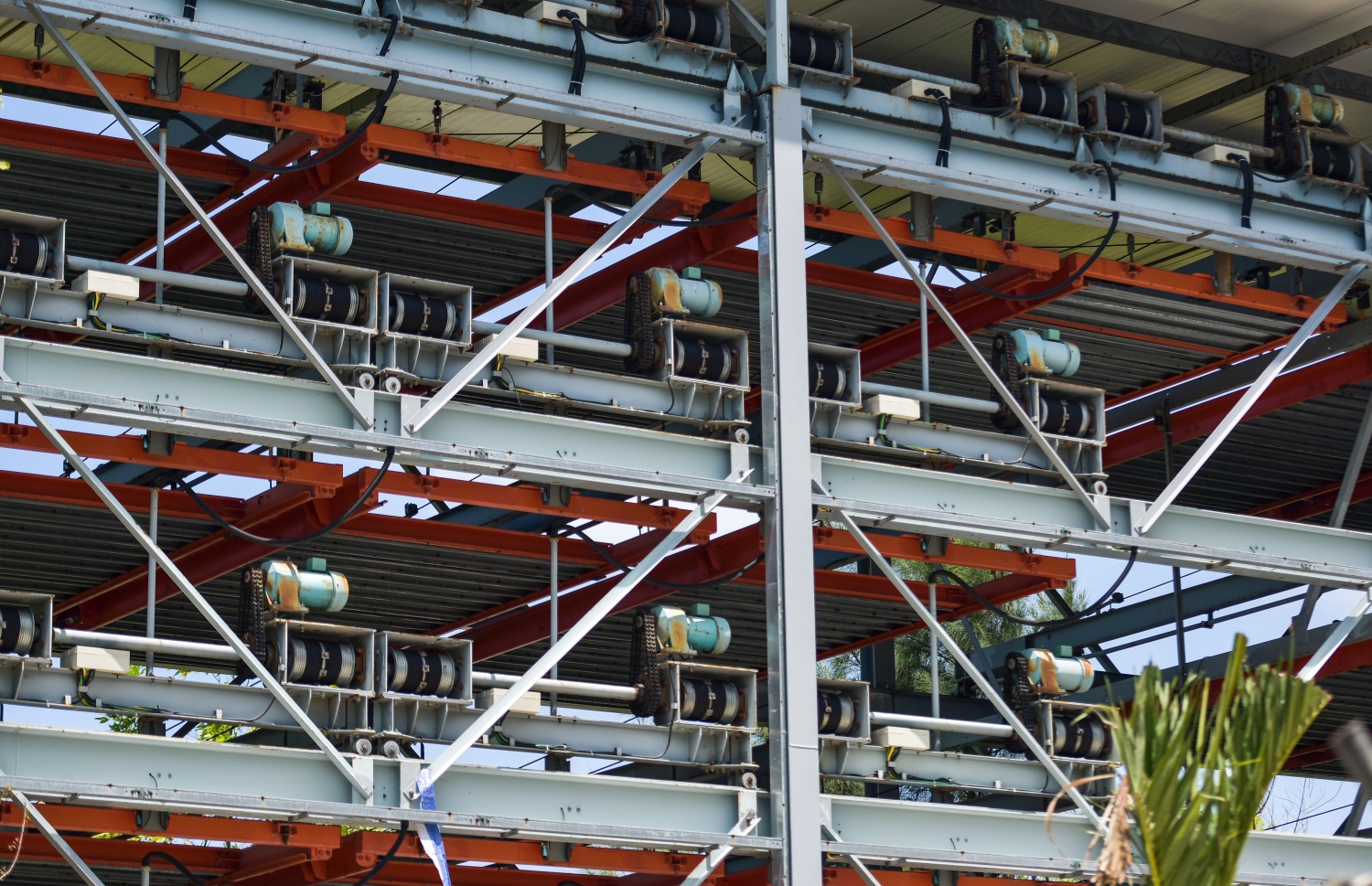 ހުޅުމާލޭގައި ހުރި މެކޭނިކަލް ޕާކިން ސިސްޓަމެއް. -- ފޮޓޯ: ފަޔާޒް މޫސާ | މިހާރު