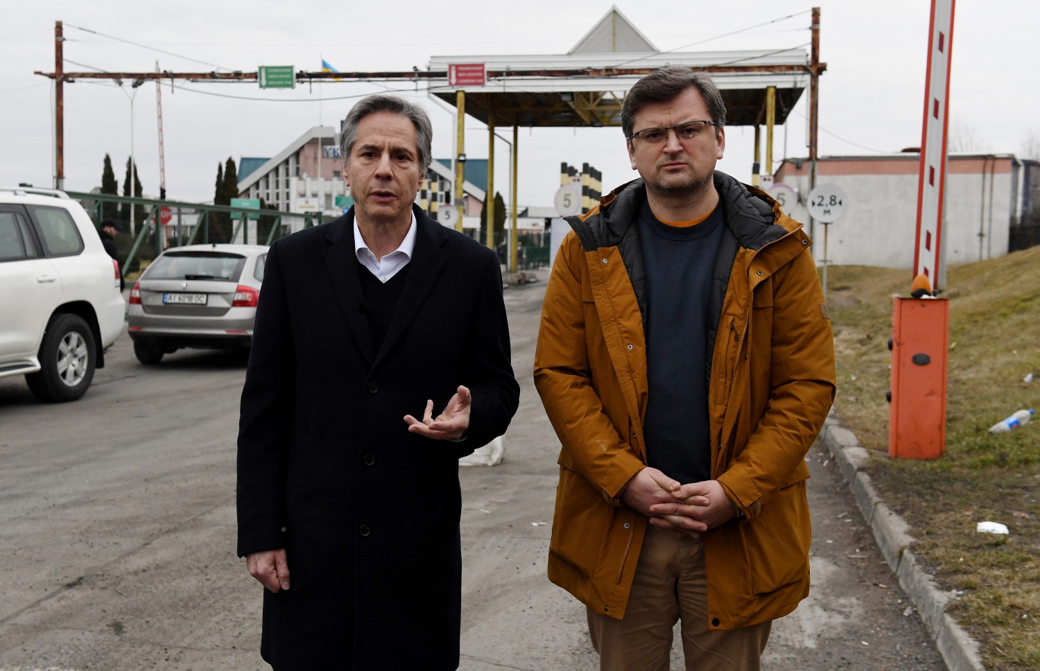 ޔޫކްރޭންގެ ހާރިޖީ ވަޒީރު ޑިމީޓްރޯ ކުލޭބާ (ކ) އާއި އެމެރިކާގެ ހާރިޖީ ވަޒީރު އެންޓޮނީ ބަލިންކެން މިދިޔަ ހަފުތާގައި ބައްދަލުކުރައްވަނީ. --އޭއެފްޕީ