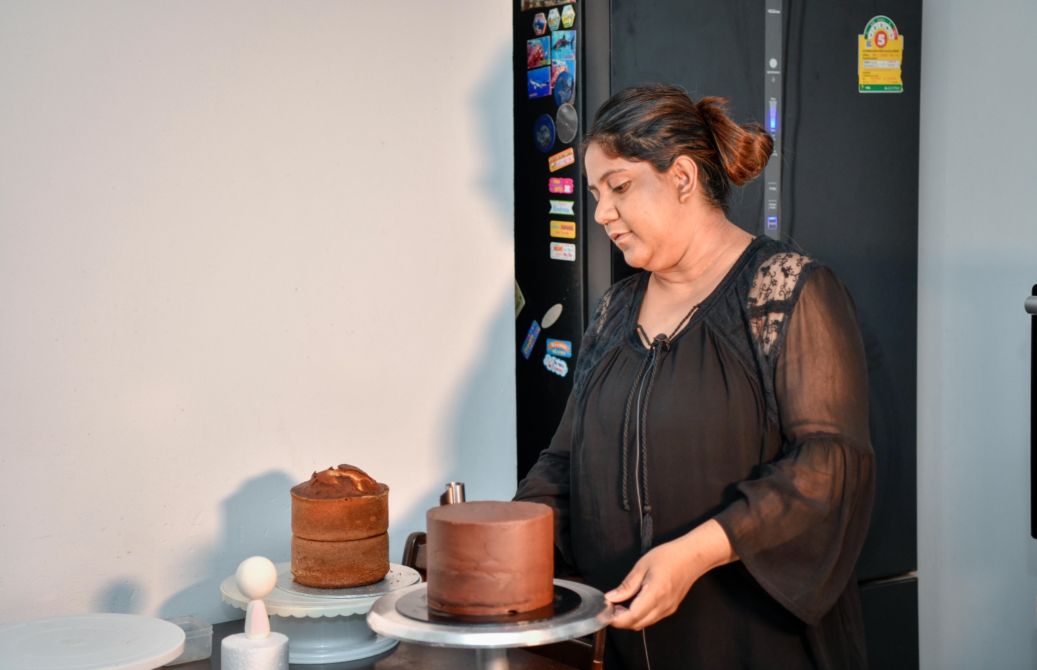 އަމީމަތު ކޭކު އަޅަނީ: އޭނާގެ އުއްމީދަކީ އަމިއްލަ ކޭކު ފިހާރައެއް ހުޅުވުން.-- ފޮޓޯ: ނިޝާން އަލީ/ މިހާރު