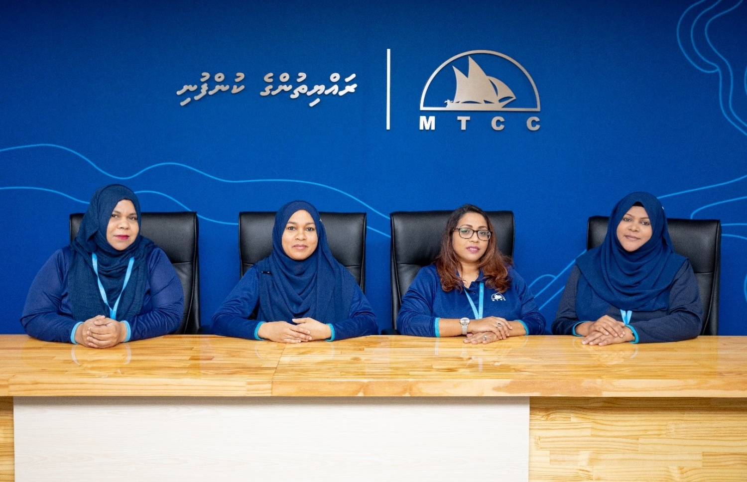 އެމްޓީސީސީގެ އެކި ޑިޕާޓްމަންޓްތަކުގެ އިސް ސަފުގައި 20 އަހަރަށްވުރެ ގިނަ ދުވަހު ހިދުމަތް ކޮށްފައިވާ ބައެއް އަންހެނުން-- ފޮޓޯ: އެމްޓީސީސީ