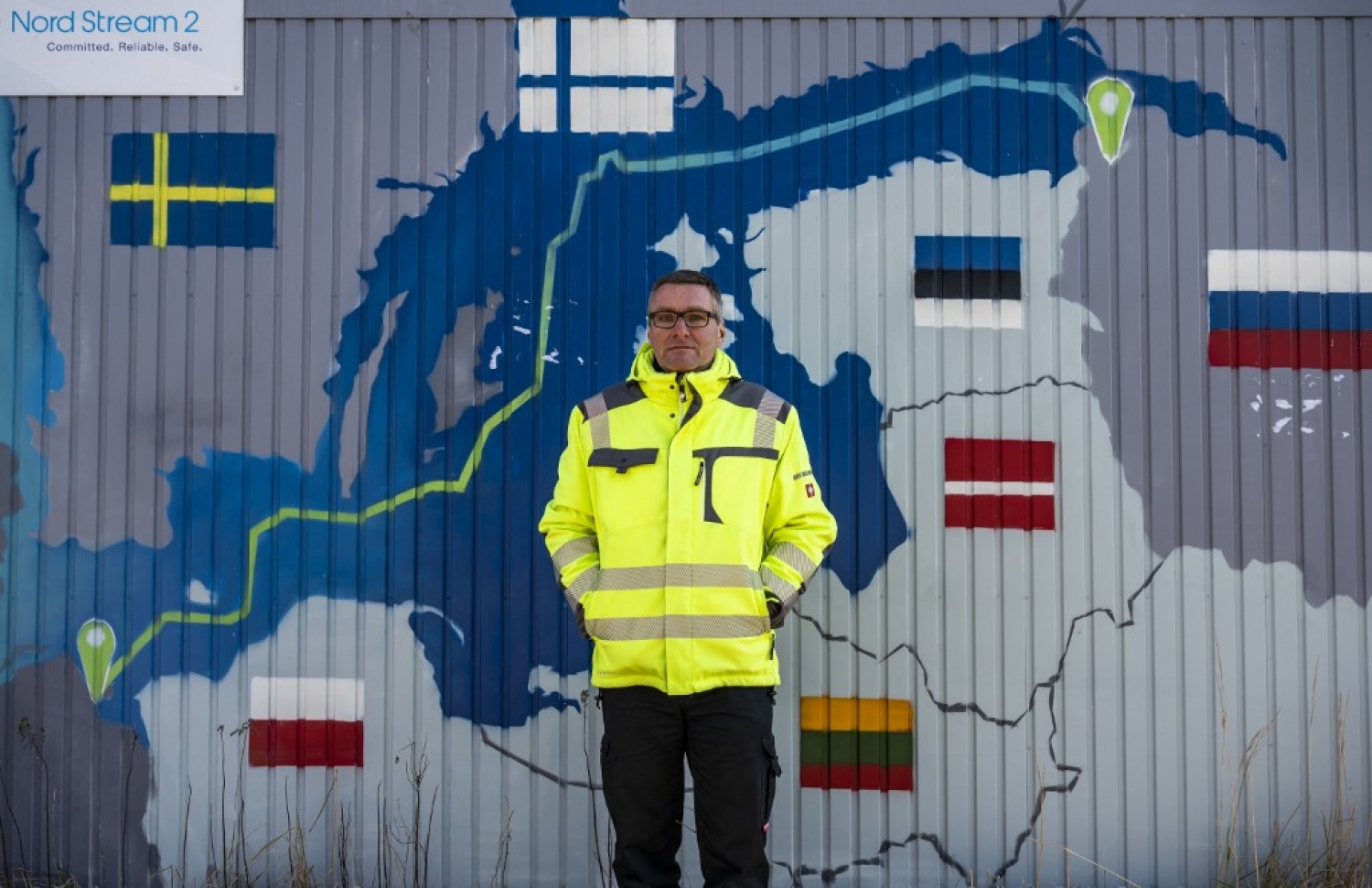 ރަޝިޔާ އިން ޖަރުމަނަށް ގޭސް ފޮނުވުމަށް އަޅާފައިވާ ހޮޅި، ނޯޑް ސްޓްރީމް 1 ދައްކައިދޭ ޗާޓެއްގެ ކައިރީގައި، ޖަރުމަން ވިލާތުގެ ލުބްވިން ސިޓީގެ މޭޔަރު އެކްސެލް ވޮގްޓް މަޑުކޮށްލައްވައިގެން. ޔޫކްރޭން ހަނގުރާމައިގެ ސަބަބުން މުޅި ދުނިޔޭގައި ވެސް ދަނީ ތެލުގެ އަގު އުފުލެމުން. --އޭއެފްޕީ