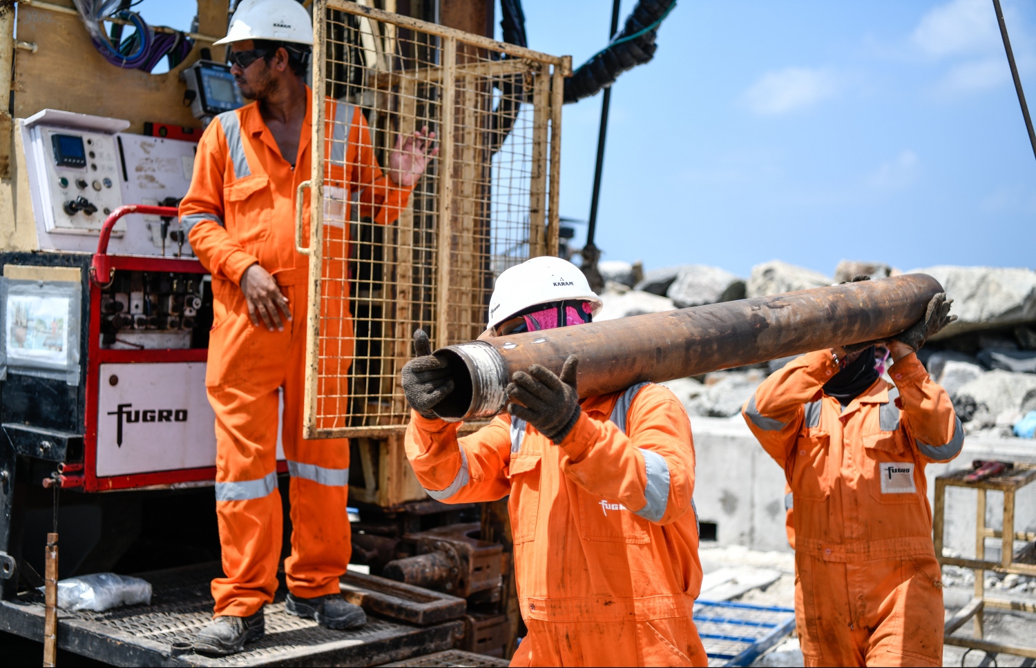 މާލެ އިންޑަސްޓްރިއަލް ވިލެޖުގައި "ތިލަމާލެ ބްރިޖު"ގެ އެންމެ މުހިންމު ސާވޭ، ޖިއޯޓެކްނިކަލް ސާވޭ ހެދުމުގެ އަމަލީ މަސައްކަތް ފަށައިގެން ކުރިއަށް ދަނީ.-- ފޮޓޯ: ނިޝާން އަލީ / މިހާރު