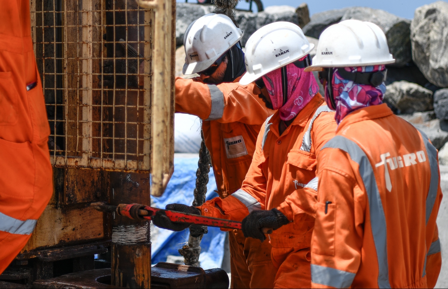 މާލެ އިންޑަސްޓްރިއަލް ވިލެޖުގައި "ތިލަމާލެ ބްރިޖު"ގެ އެންމެ މުހިންމު ސާވޭ، ޖިއޯޓެކްނިކަލް ސާވޭ ހެދުމުގެ އަމަލީ މަސައްކަތް ފަށައިގެން ކުރިއަށް ދަނީ.-- ފޮޓޯ: ނިޝާން އަލީ / މިހާރު