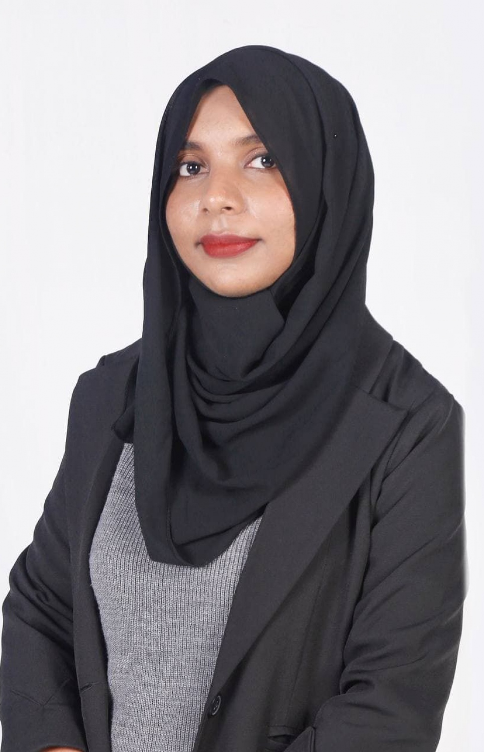 މުނާ: އޭނާ ދެކޭ ގޮތުގައި ޓޫރިޒަމް ދާއިރާއަކީ ގިނަ އަންހެން ކުދިން ކުރި ހޯދުމުގެ ފުރުސަތު އޮތް ދާއިރާއެއް.