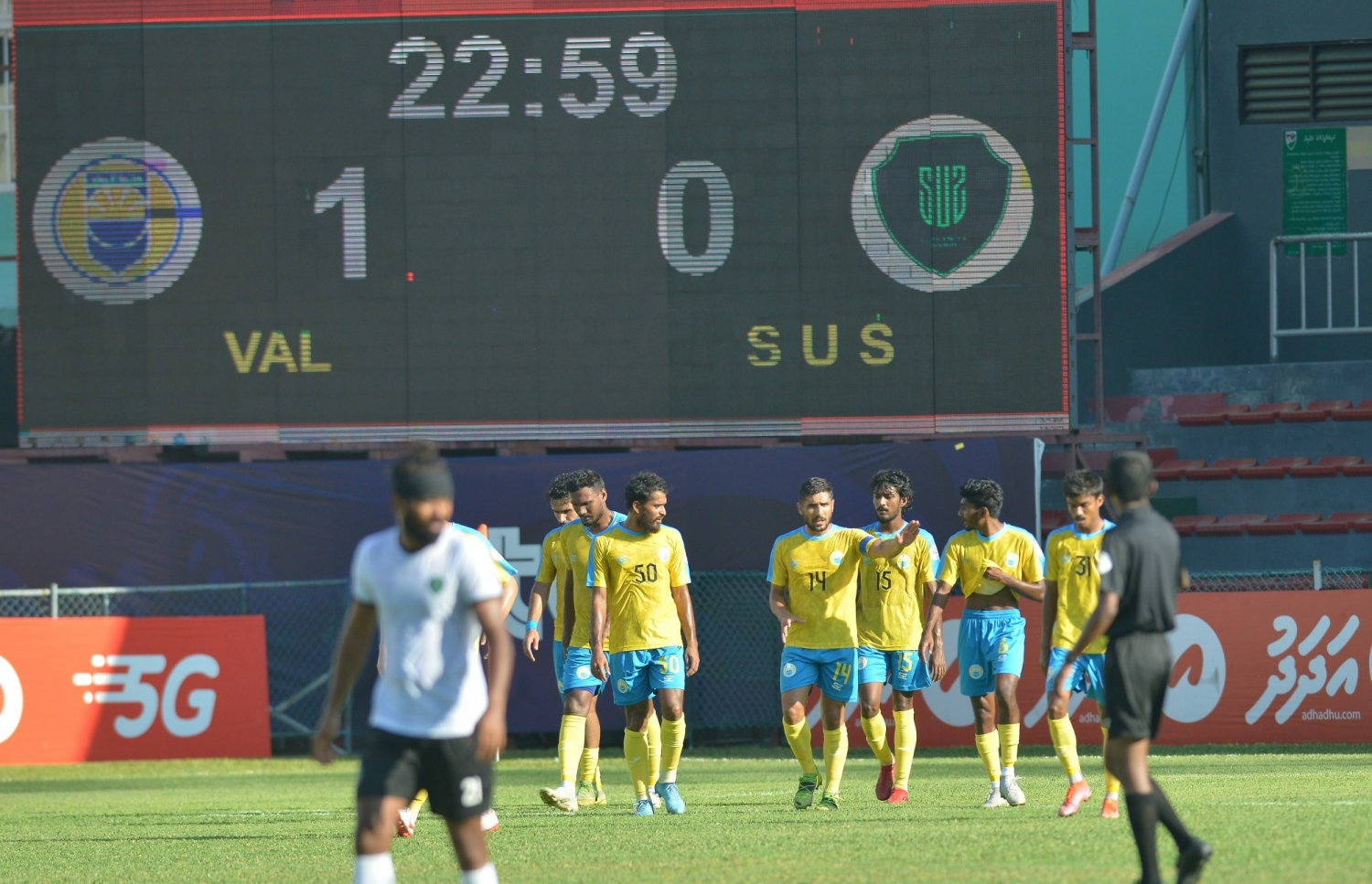 ވެލެންސިއާ އާއި ސަސް މިއަދު ކުޅުނު މެޗުގައި ވެލެންސިއާގެ ކުޅުންތެރިން ލީޑް ނެގުމަށް ފަހު އުފާފާލޫ ކުރަނީ: މިއީ ވެލެންސިއާއިން ވިދިވިދިގެން ހޯދި ދެވަނަ މޮޅު --- ފޮޓޯ: އެފްއޭއެމް