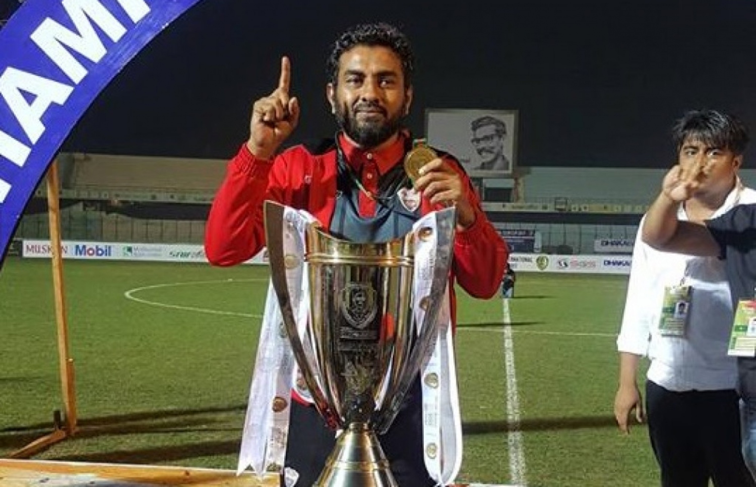 ޓީސީން 2017 ގައި ހޯދި ޝައިހް ކަމާލް އިންޓަނޭޝަނަލް ކަޕްގެ ތައްޓާއެކު ފޮޓޯ އަކަށް ހުއްޓިލައިގެން: އުތުރު ޒޯންގެ ލޮޖިސްޓިކްކަންކަން އޭނާ ވަނީ ދެނެގެންފައި