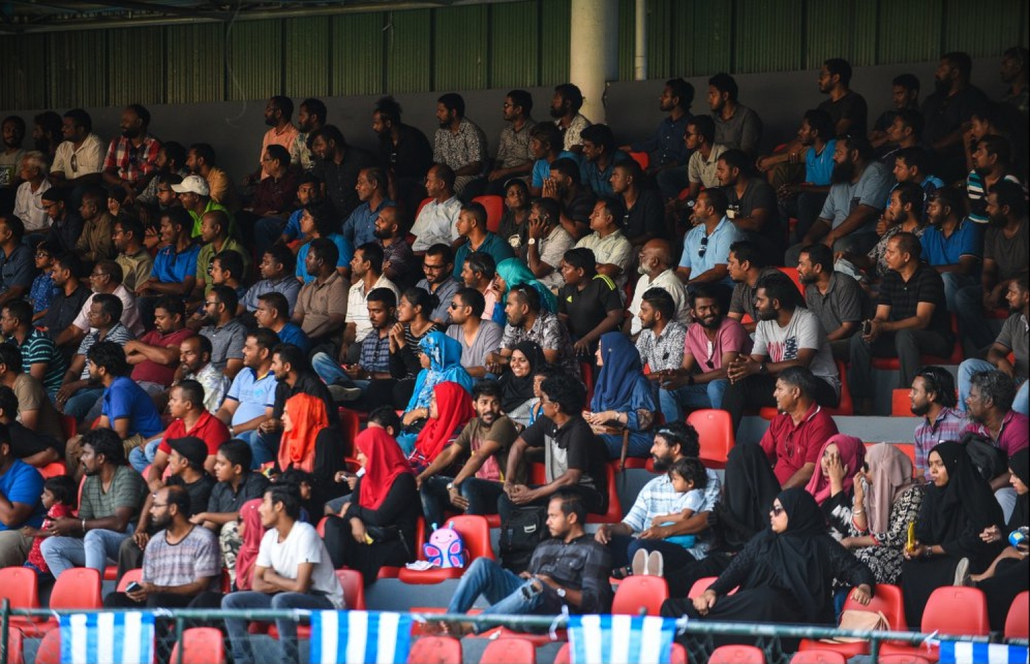 އޭއެފްސީ ކަޕް 2018 ގައި ނިއު ރޭޑިއަންޓް ކުޅުނު މެޗަކަށް އެޓީމުގެ ސަޕޯޓަރުން ދަނޑަށް ވަދެ --- ފައިލް ފޮޓޯ