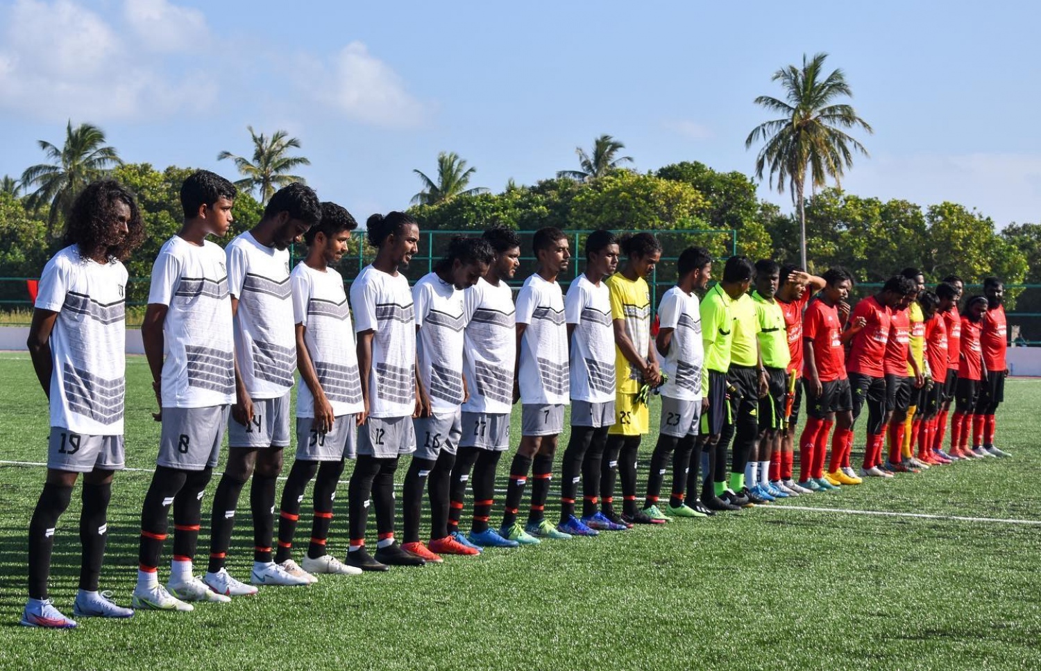 ތިއްތި ސްޕޯޓްސް ކްލަބްގެ ކުޅުންތެރިން މެޗަކަށް ނުކުމުގެ ކުރިން