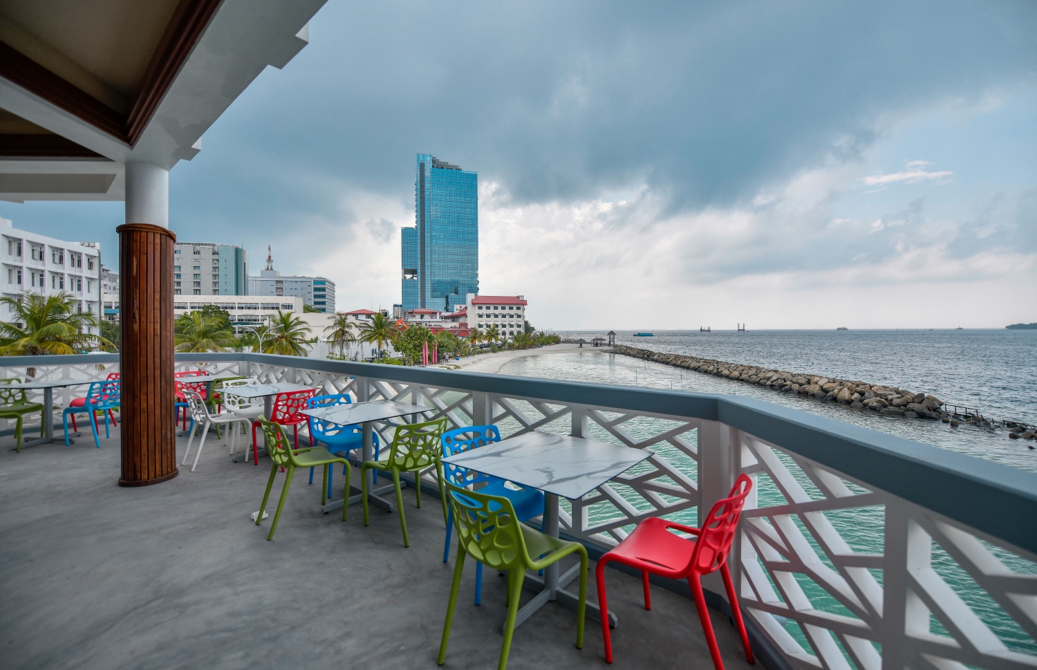 ޕެވިލިއަންގައި ލެމަންގްރާސް އިންި ހިންގާ ރެސްޓޯރެންޓް. އެތަނުގައި 400 މީހުންނަށް ކެޔުމުގެ ހިދުމަތް ލިބޭނެ--ފޮޓޯ:ފަޔާޒް މޫސާ/މިހާރު