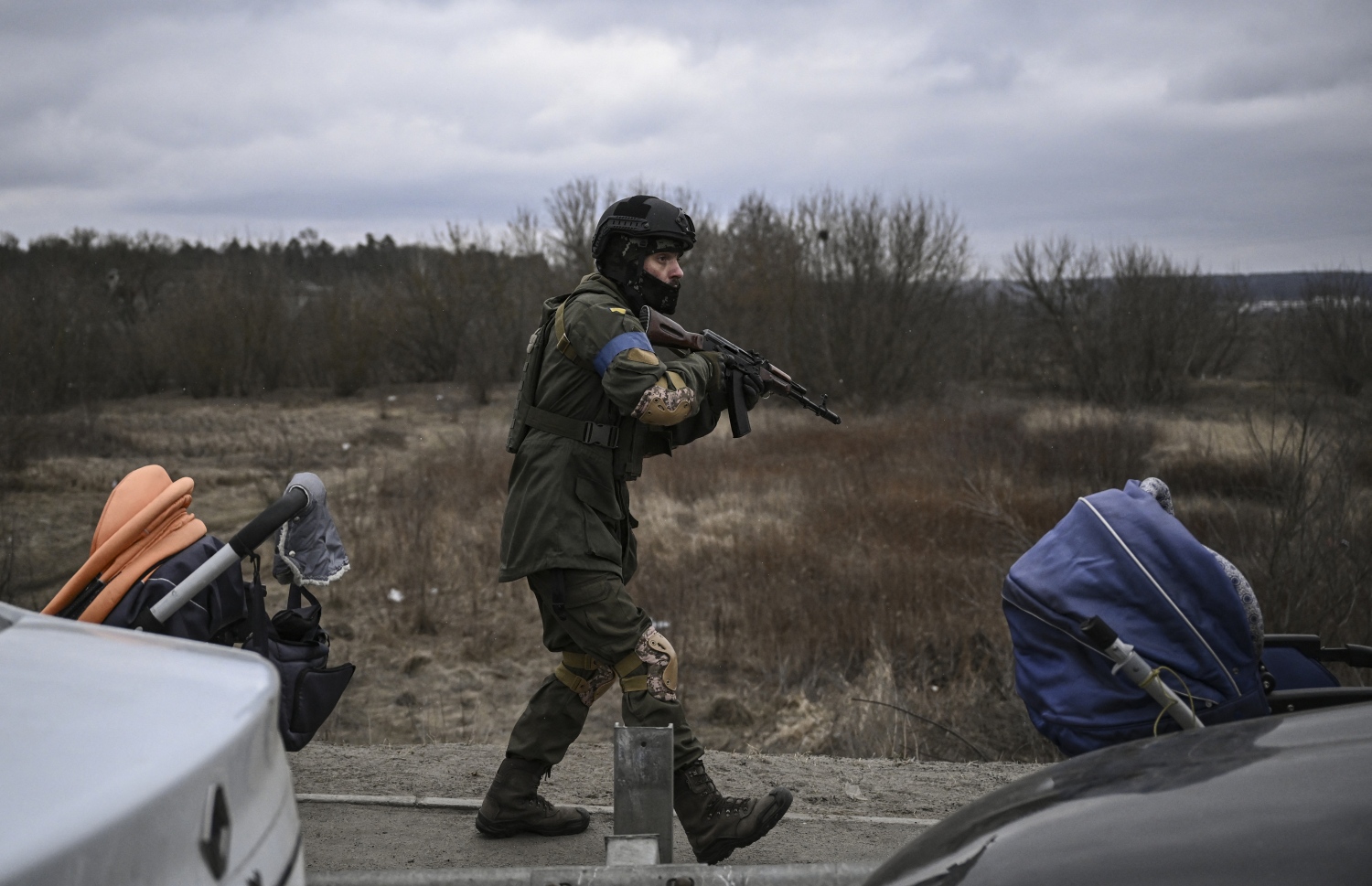 އިރްޕިން - މާޗް 14: ޔުކްރޭނުގެ ހުޅަނގު އުތުރުގެ އިރްޕިންގައި އެ ގައުމުގެ ސިފައިން ހަތިޔާރާ އެކު ހަރަކާތްތެރި ވަނީ. --ފޮޓޯ:އޭއެފްޕީ